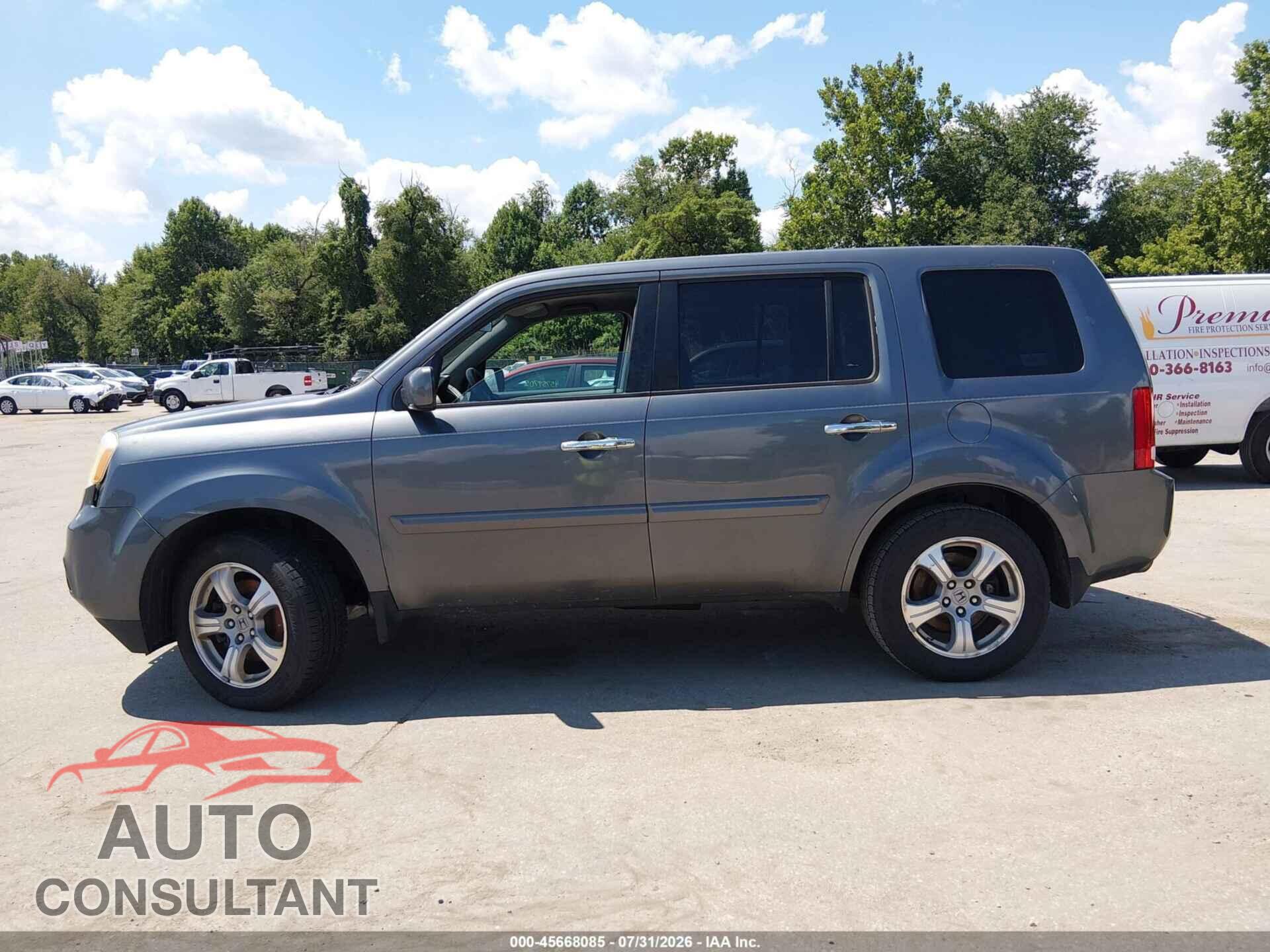 HONDA PILOT 2013 - 5FNYF4H47DB015232