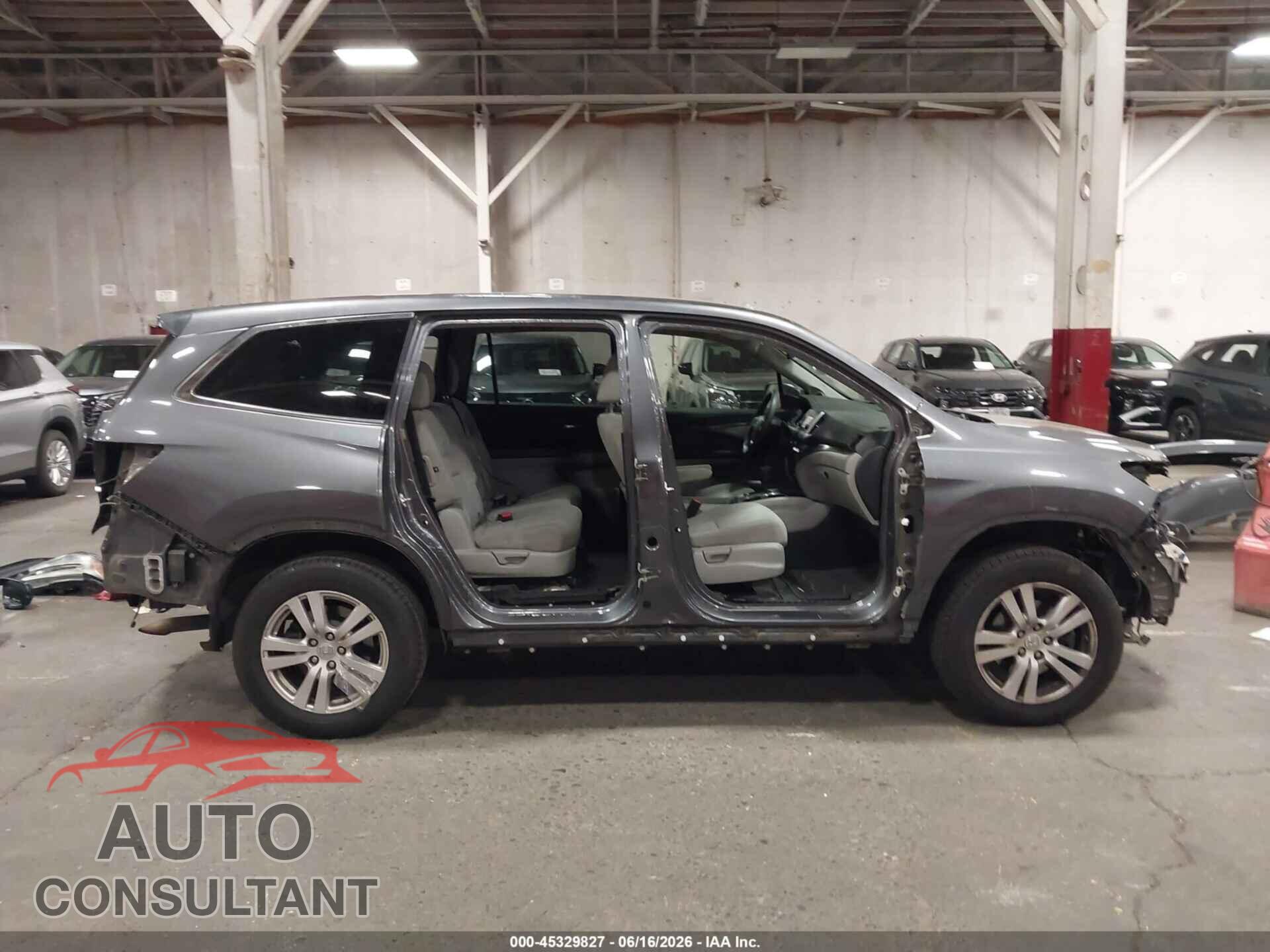 HONDA PILOT 2017 - 5FNYF5H11HB007922