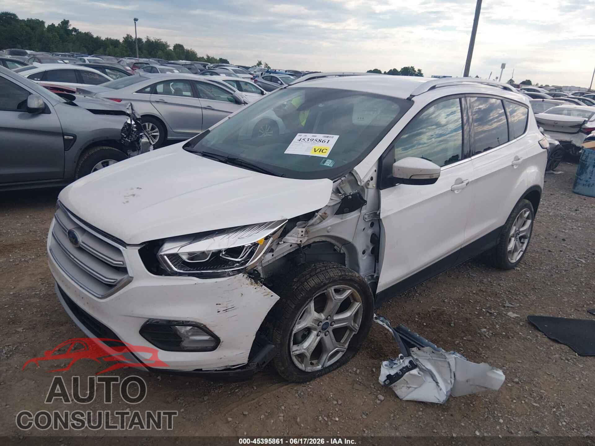 FORD ESCAPE 2017 - 1FMCU0J94HUE13084