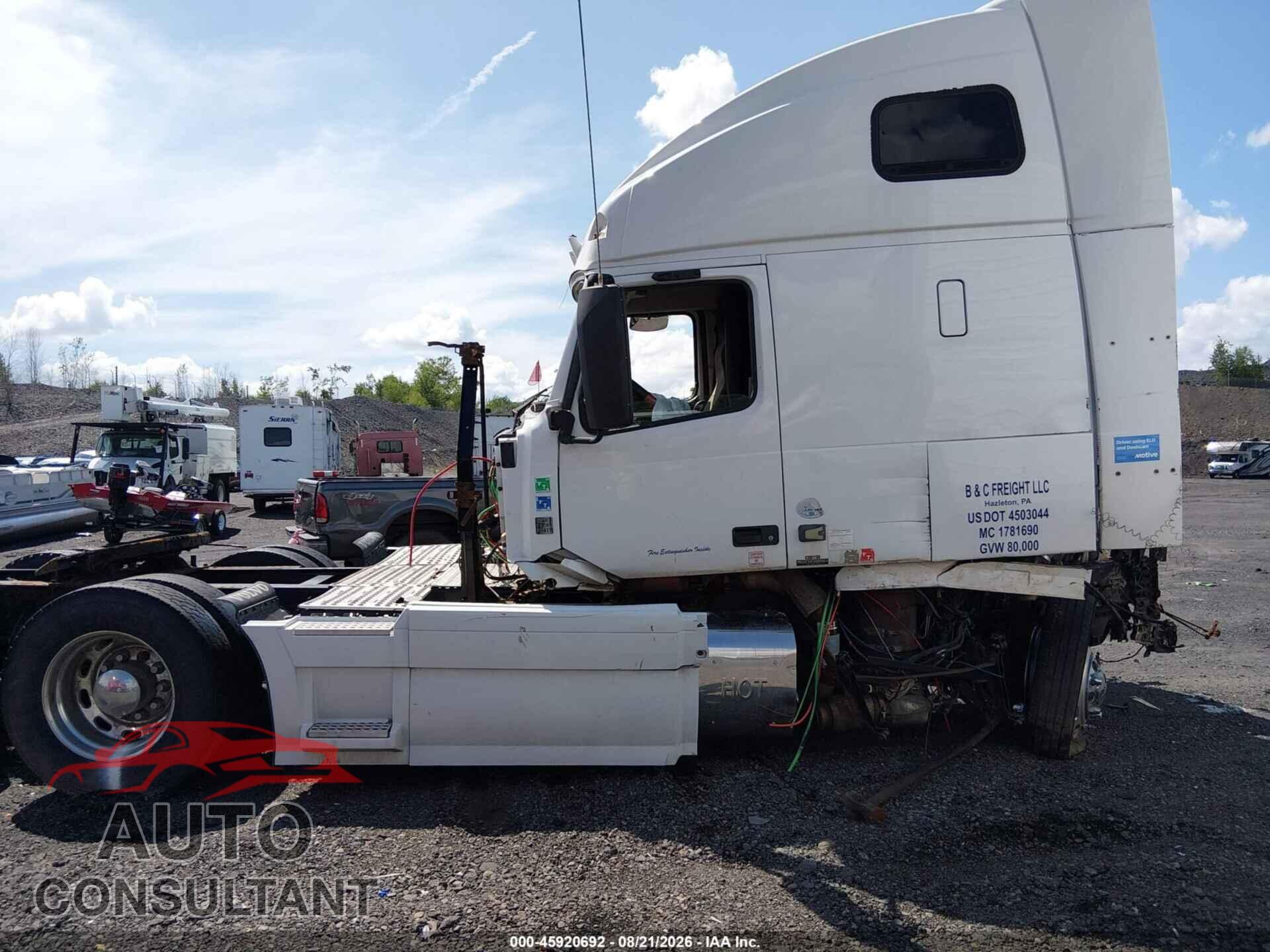VOLVO VN 2013 - 4V4NC9EJ5DN564548
