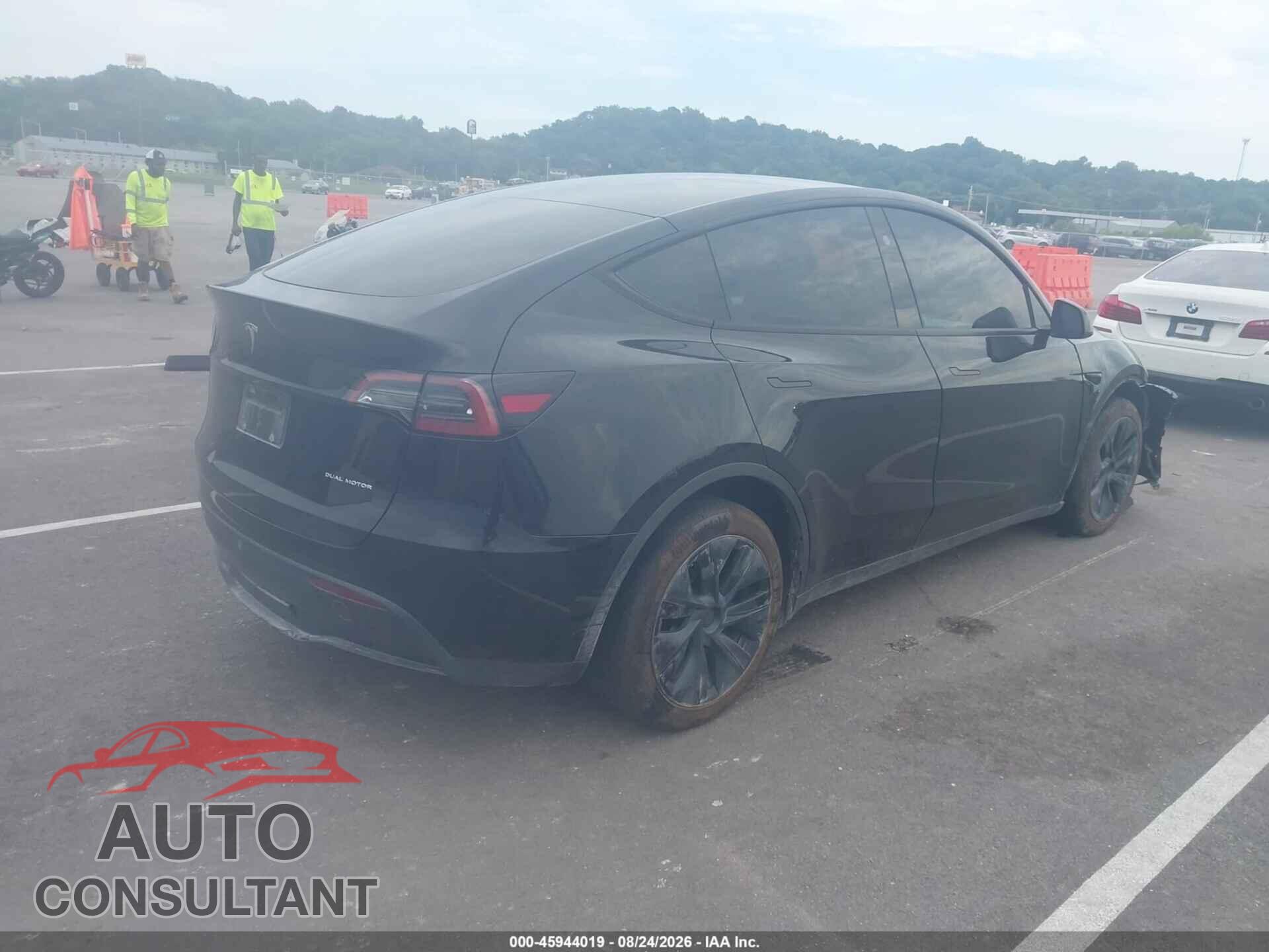 TESLA MODEL Y 2025 - 7SAYGDEE2SF222637