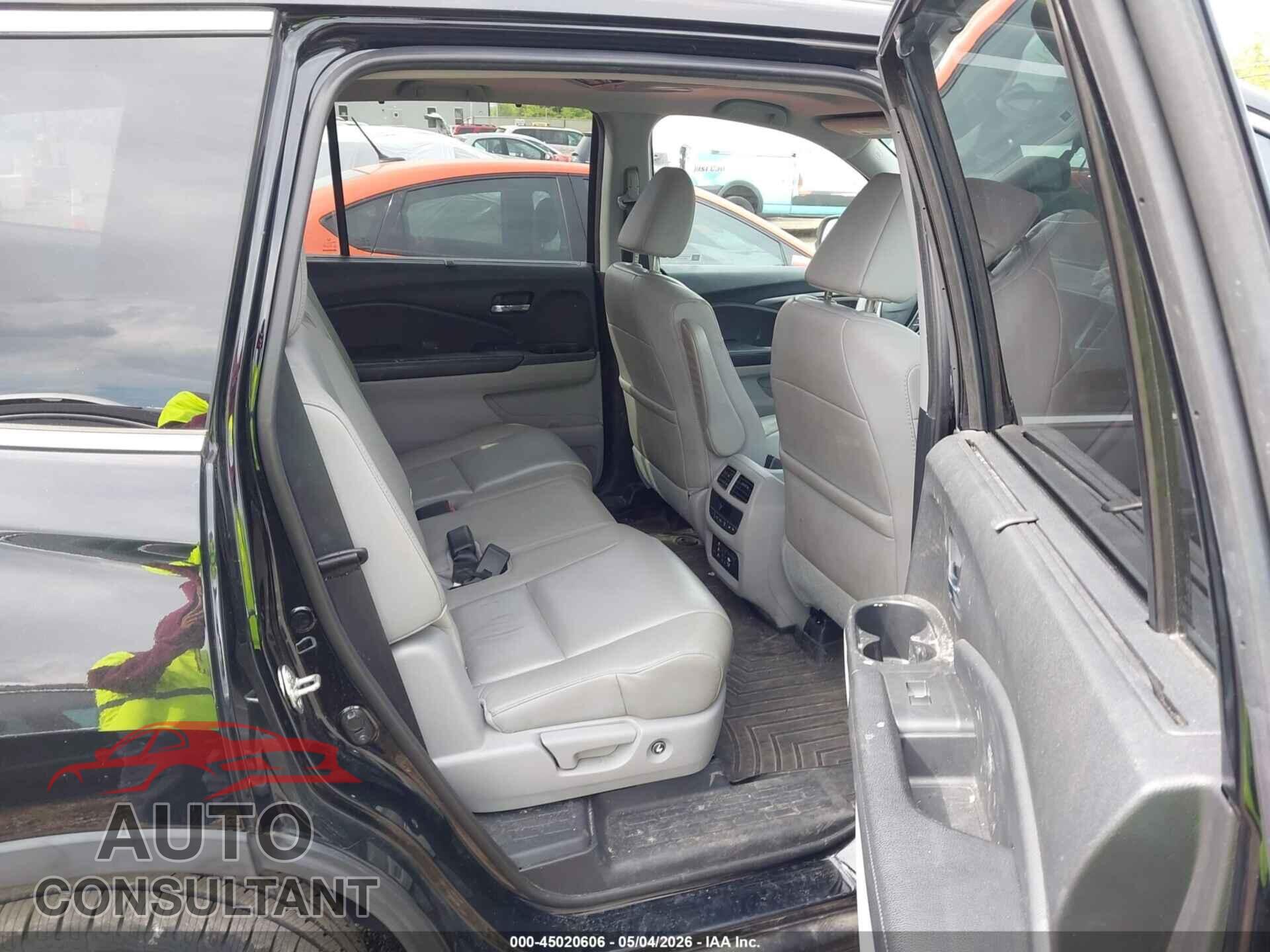 HONDA PILOT 2017 - 5FNYF6H89HB041092