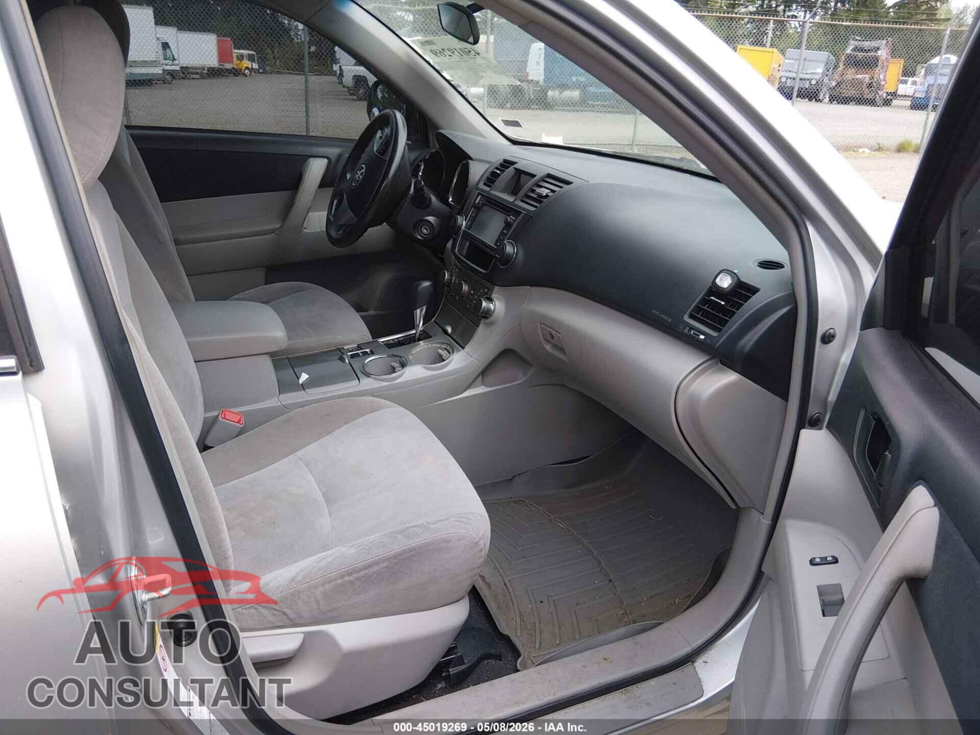TOYOTA HIGHLANDER 2013 - 5TDBK3EH8DS209749