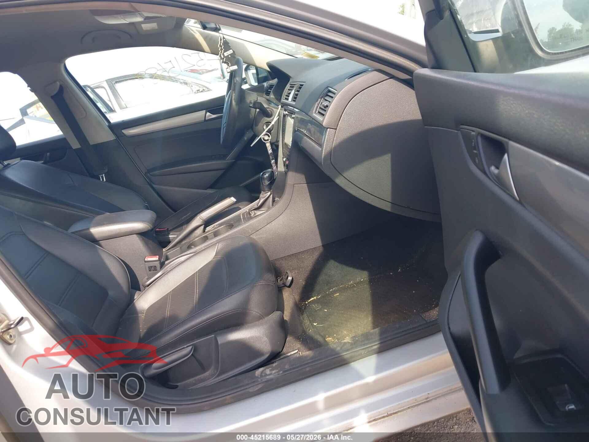 VOLKSWAGEN PASSAT 2013 - 1VWAP7A32DC077259