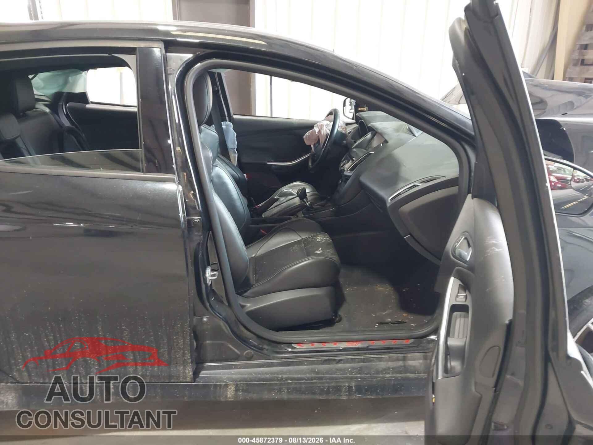 FORD FOCUS 2015 - 1FADP3L91FL260185