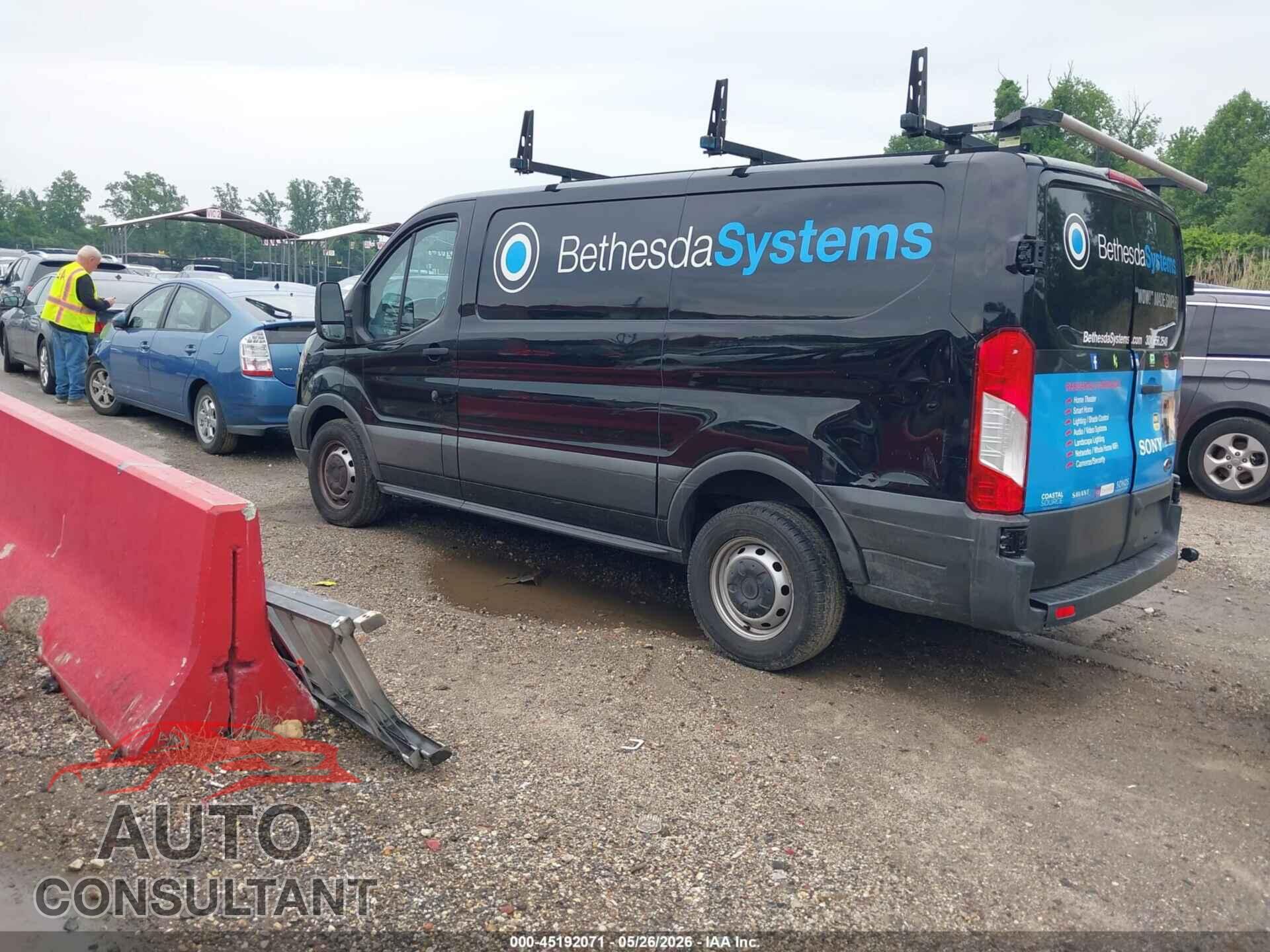FORD TRANSIT-150 2017 - 1FTYE1YM9HKA80528