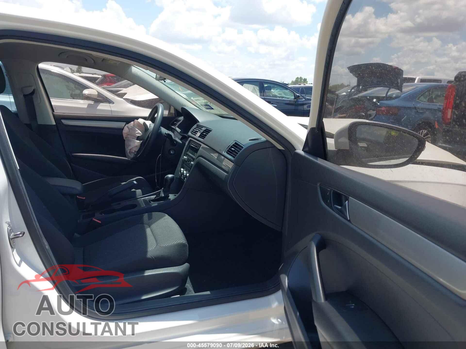 VOLKSWAGEN PASSAT 2012 - 1VWAH7A36CC096764