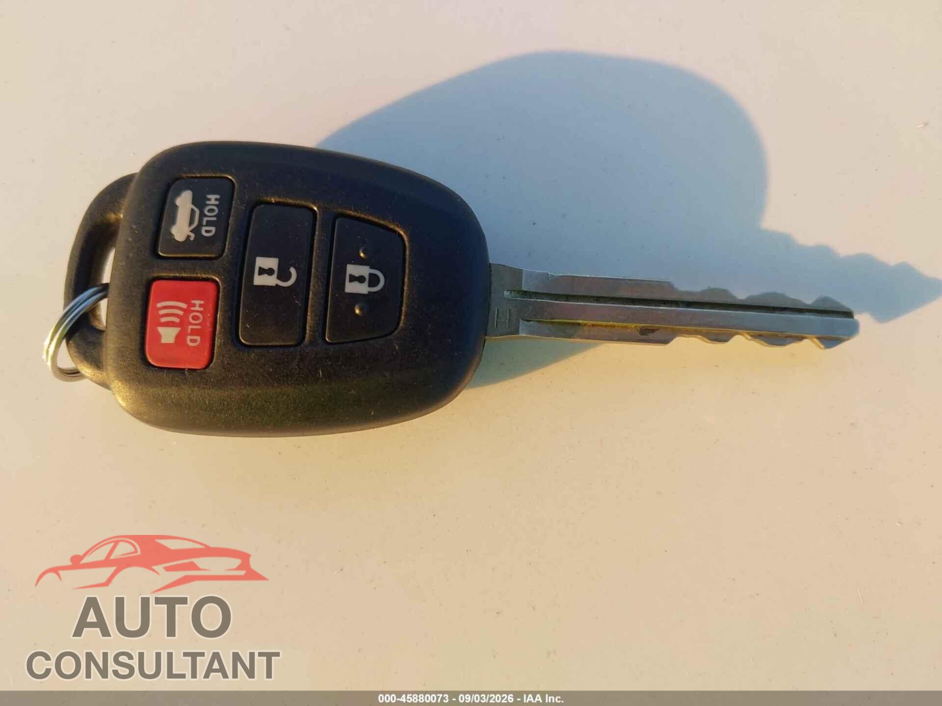 TOYOTA COROLLA 2018 - 5YFBURHE8JP852220