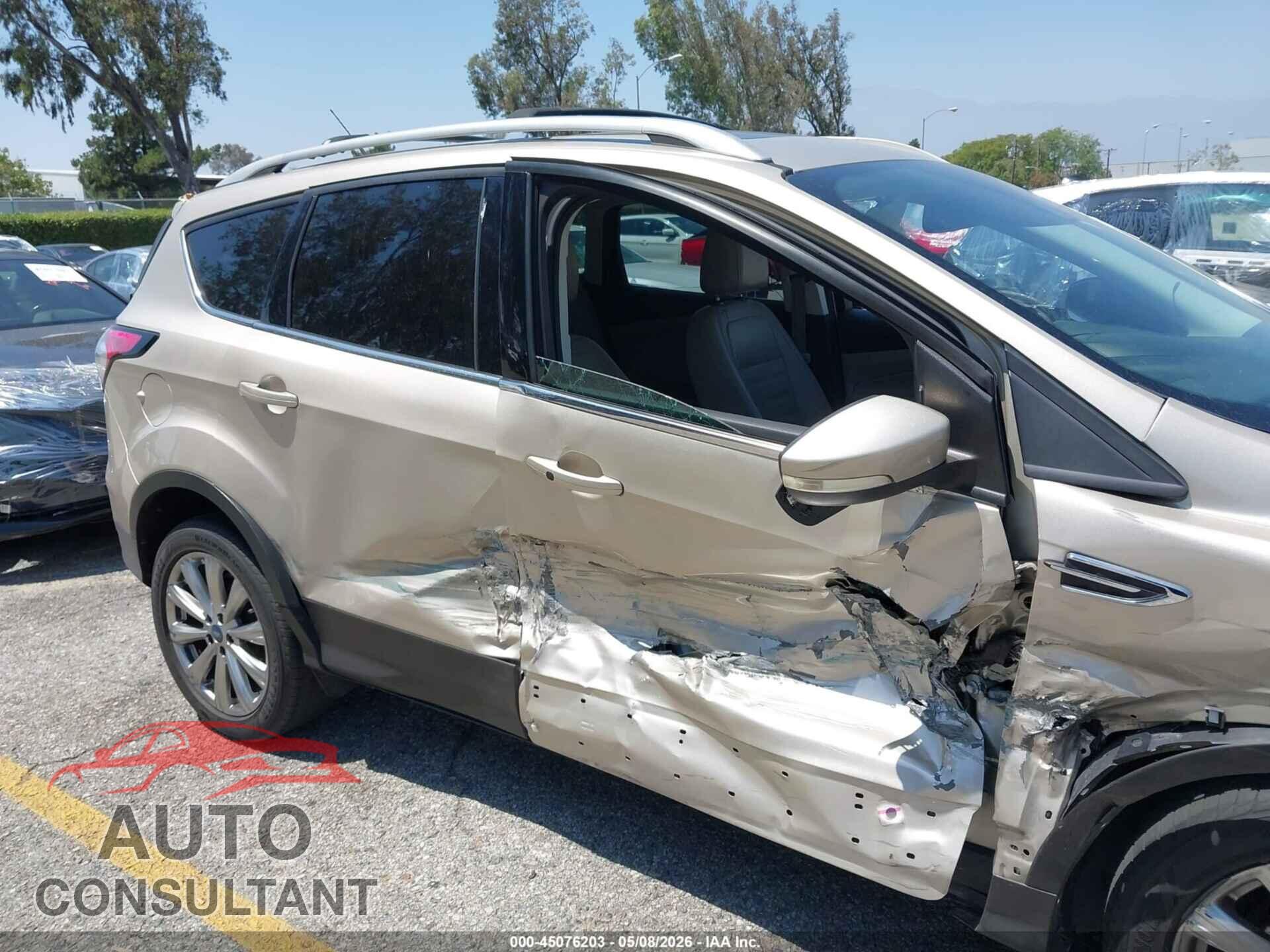 FORD ESCAPE 2017 - 1FMCU0JD3HUC88096