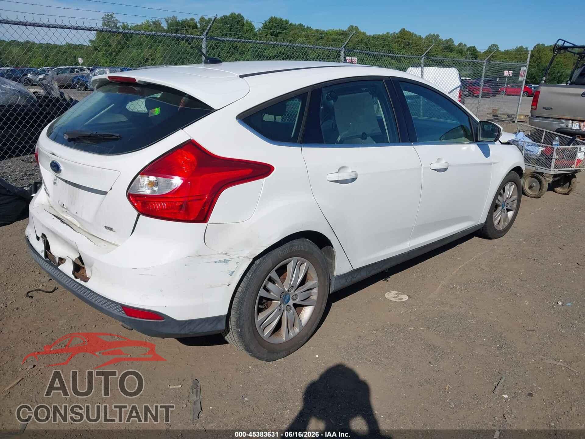 FORD FOCUS 2012 - 1FAHP3M22CL334180