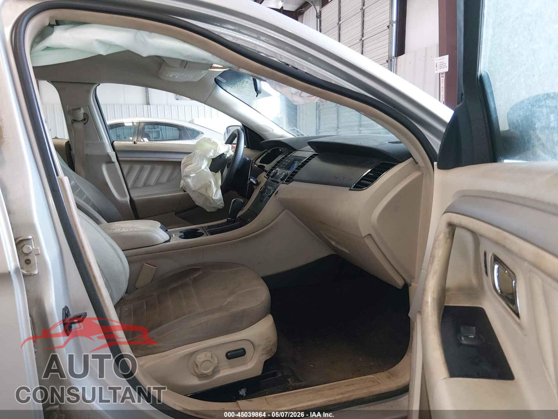 FORD TAURUS 2018 - 1FAHP2D8XJG134281