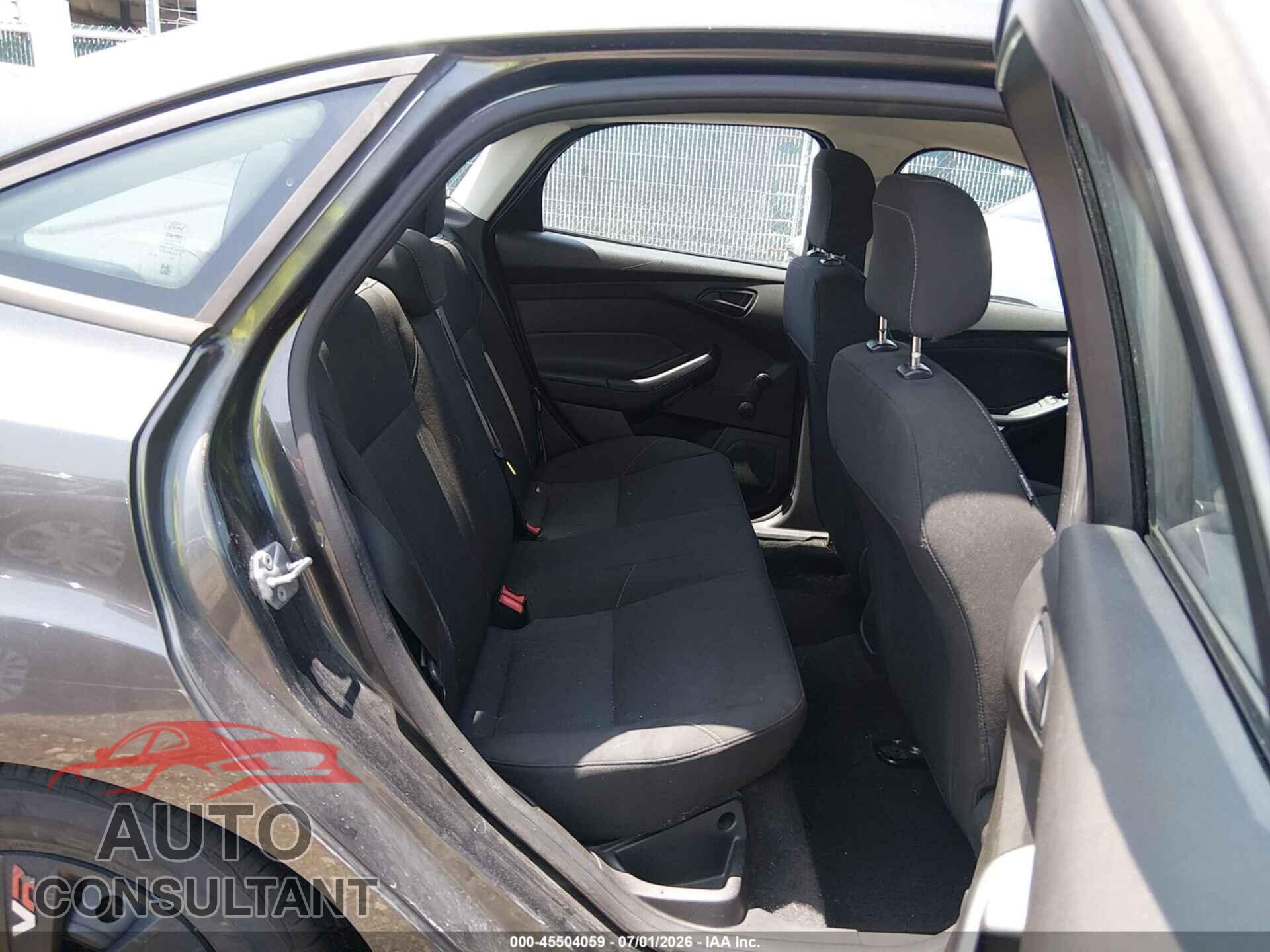 FORD FOCUS 2016 - 1FADP3E20GL242603