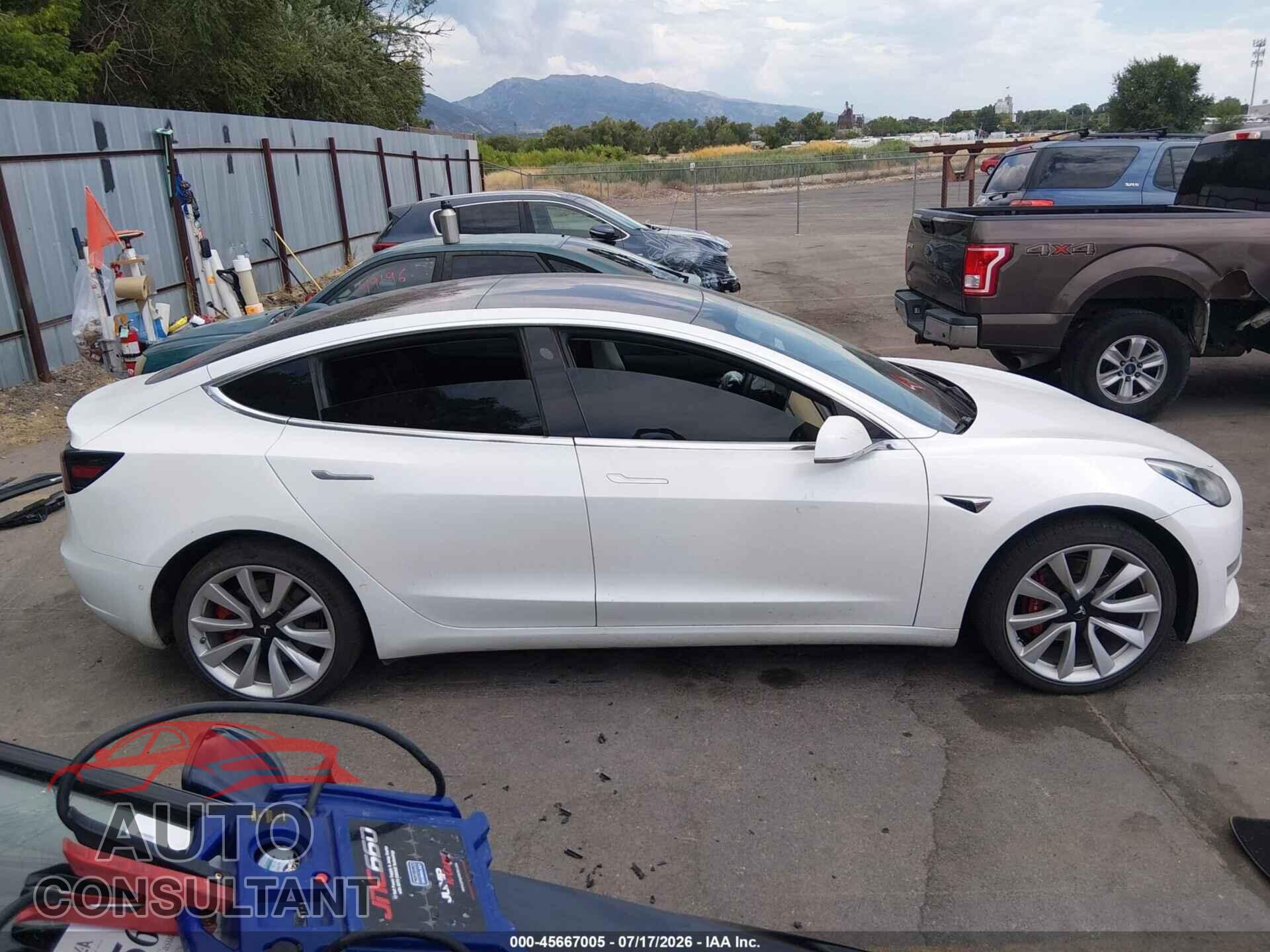 TESLA MODEL 3 2018 - 5YJ3E1EA1JF052424