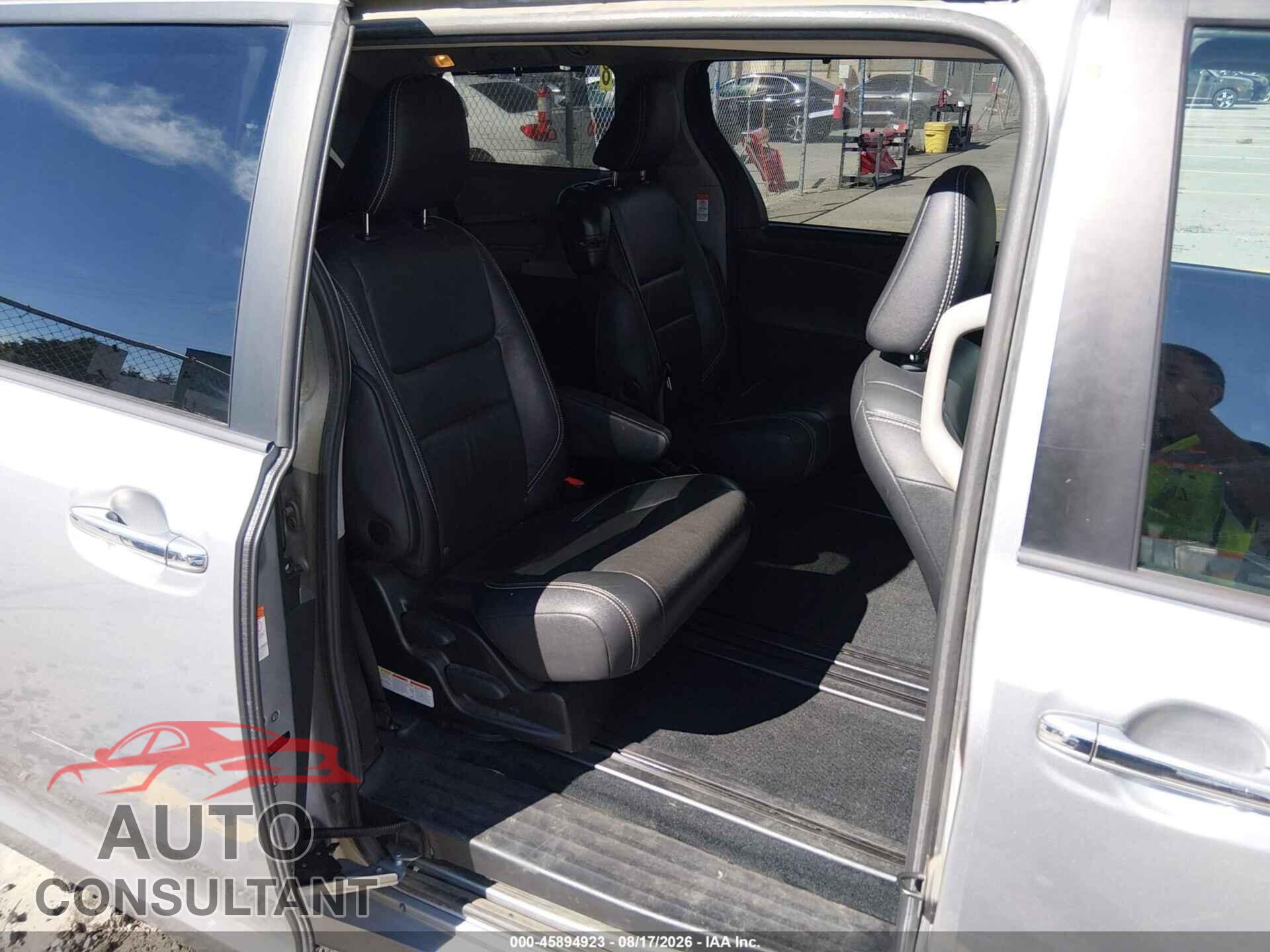 TOYOTA SIENNA 2017 - 5TDXZ3DC4HS840253