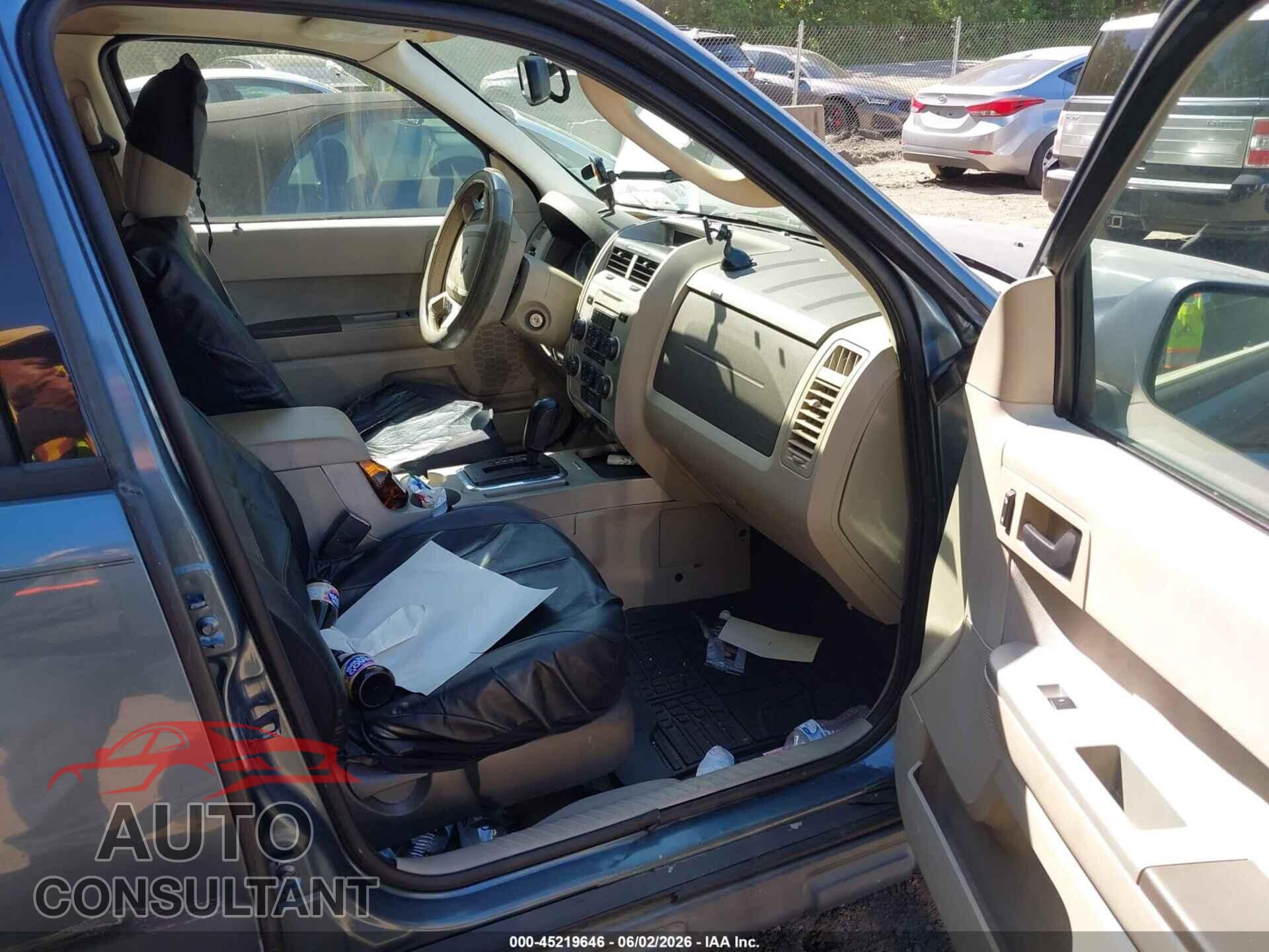 FORD ESCAPE 2011 - 1FMCU0DG4BKC70182