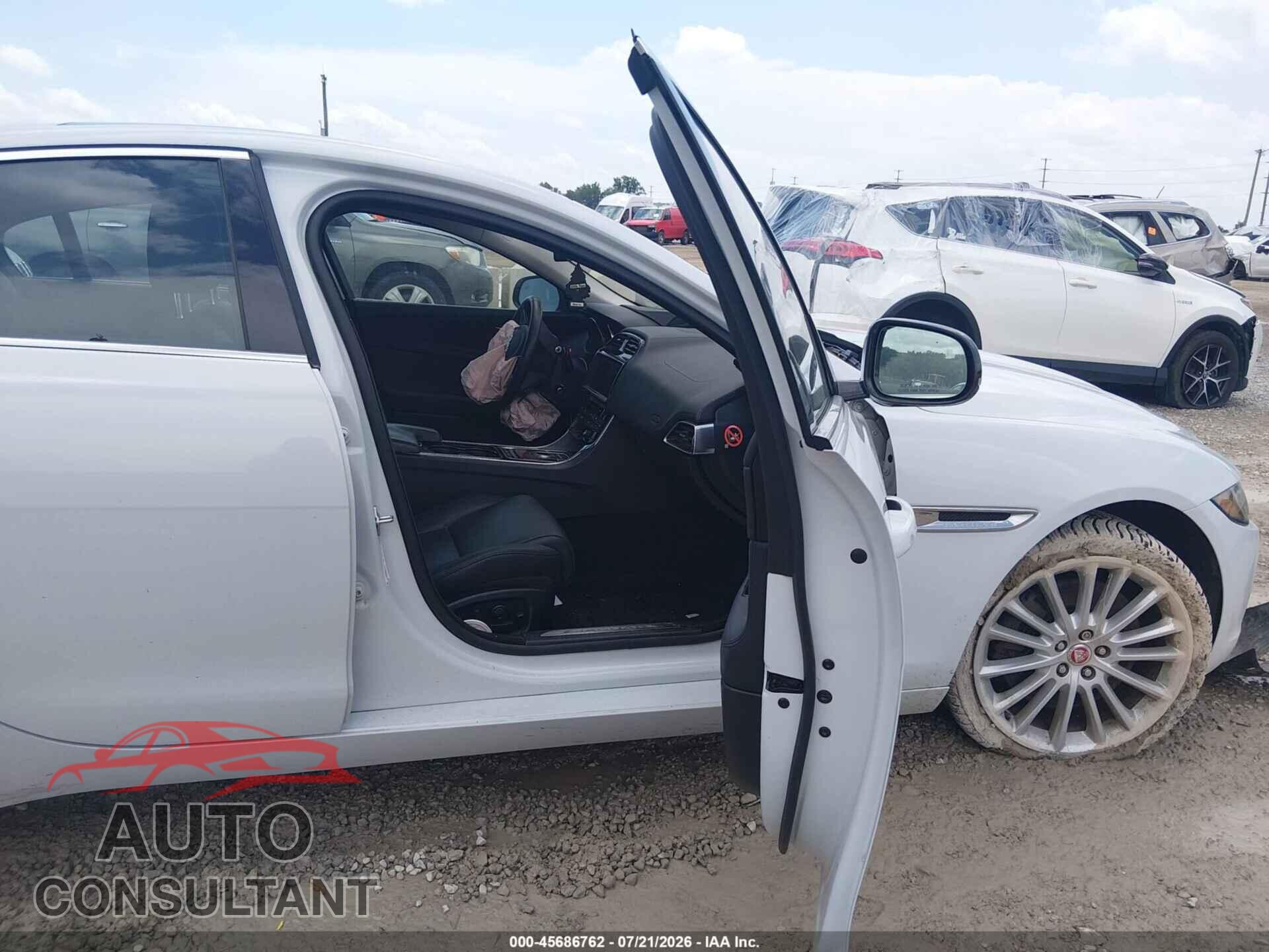JAGUAR XE 2017 - SAJAN4BV6HA947377