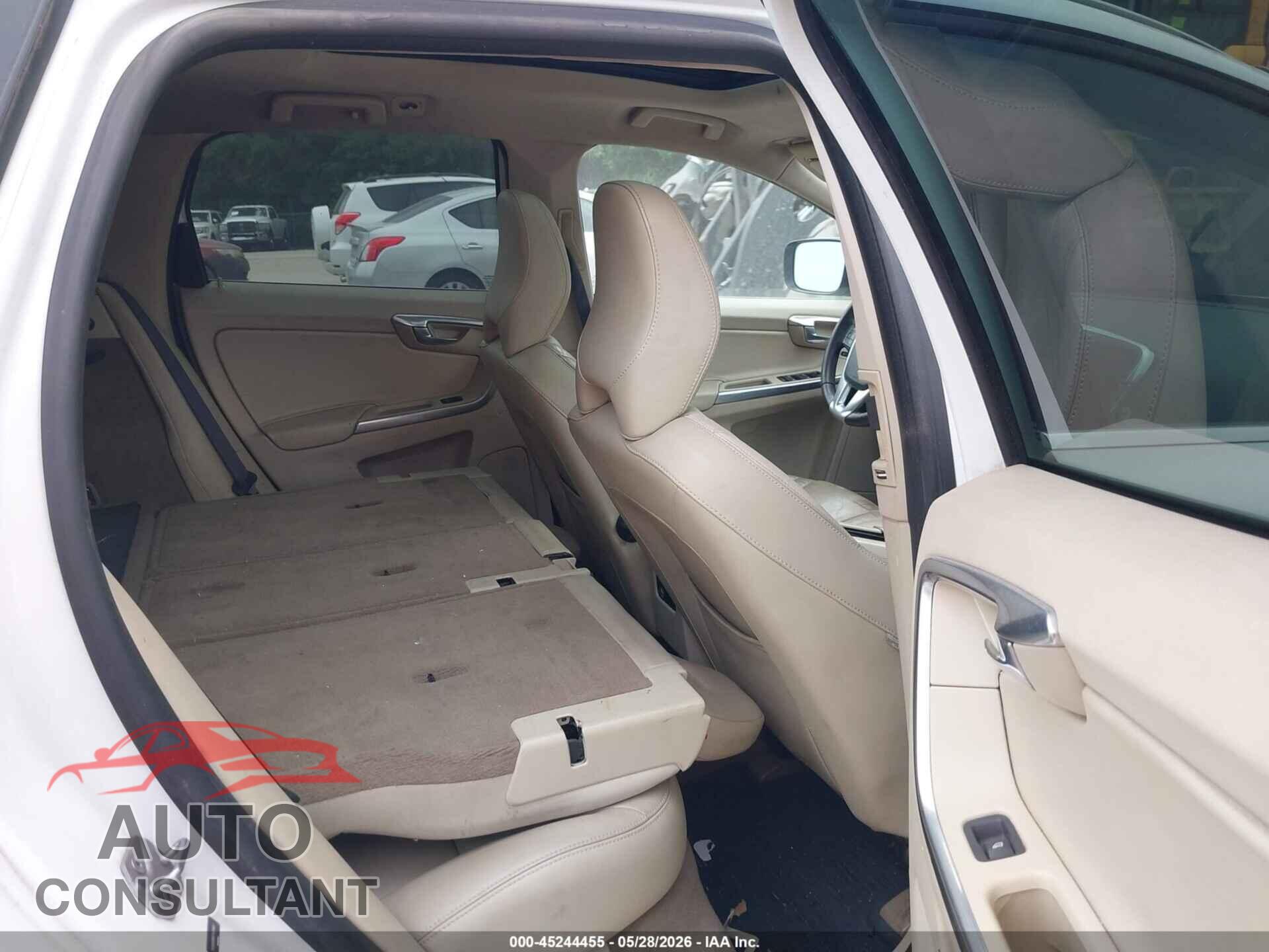 VOLVO XC60 2015 - YV4902RB8F2621052