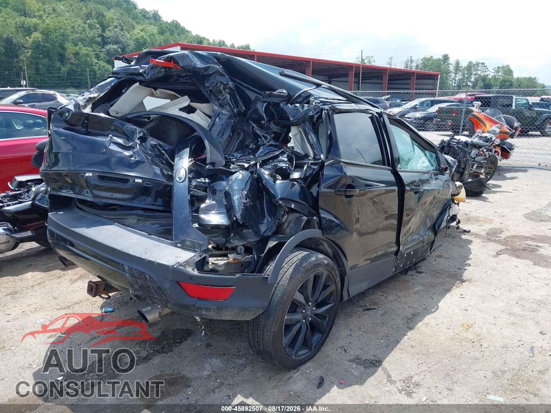 FORD ESCAPE 2017 - 1FMCU9G90HUB13764