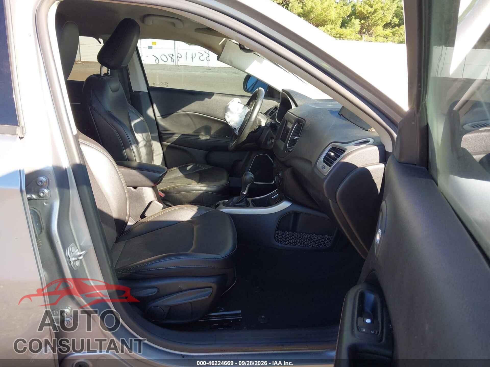 JEEP COMPASS 2019 - 3C4NJCBBXKT727252