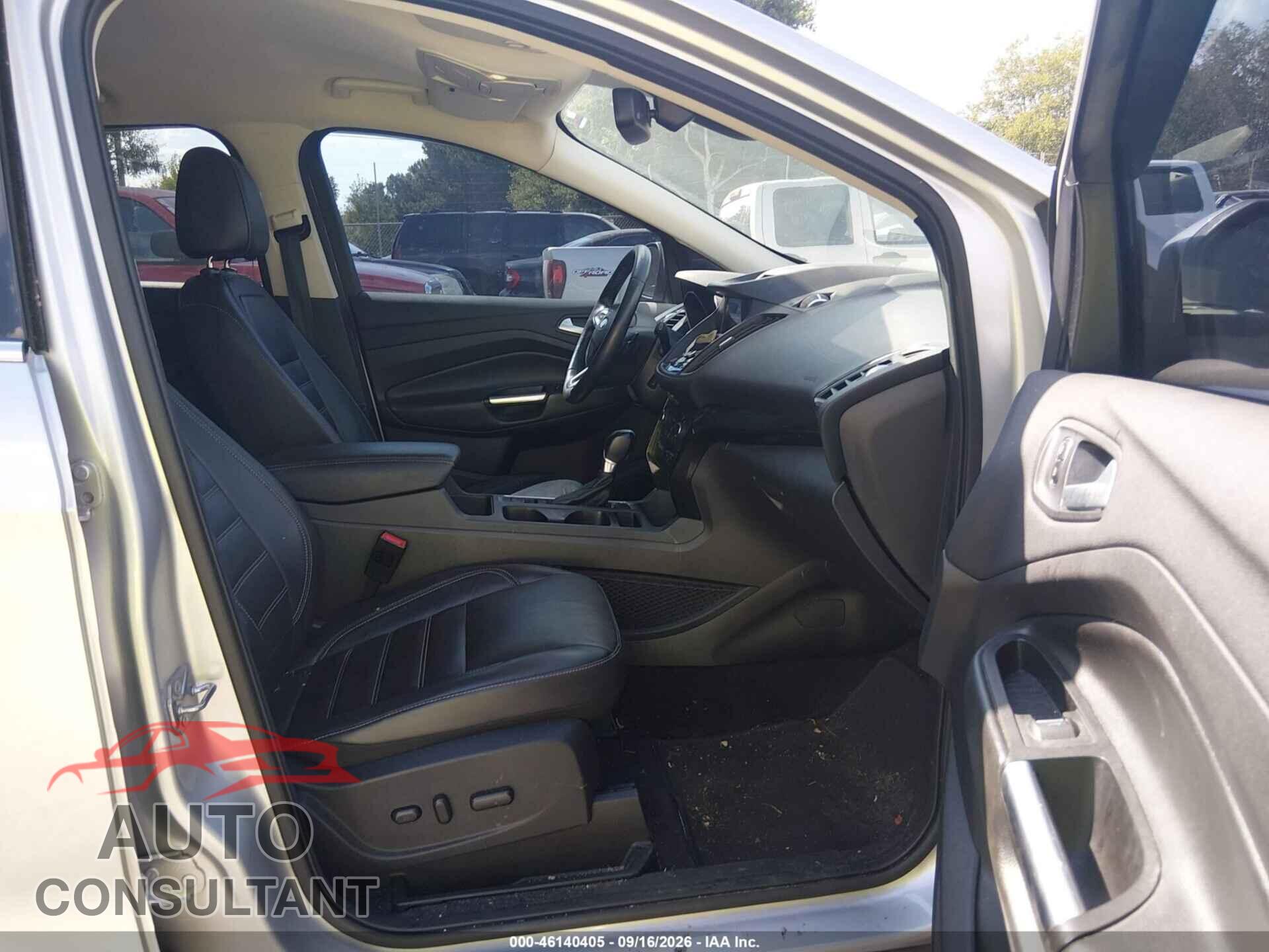 FORD ESCAPE 2017 - 1FMCU0JD1HUD72465
