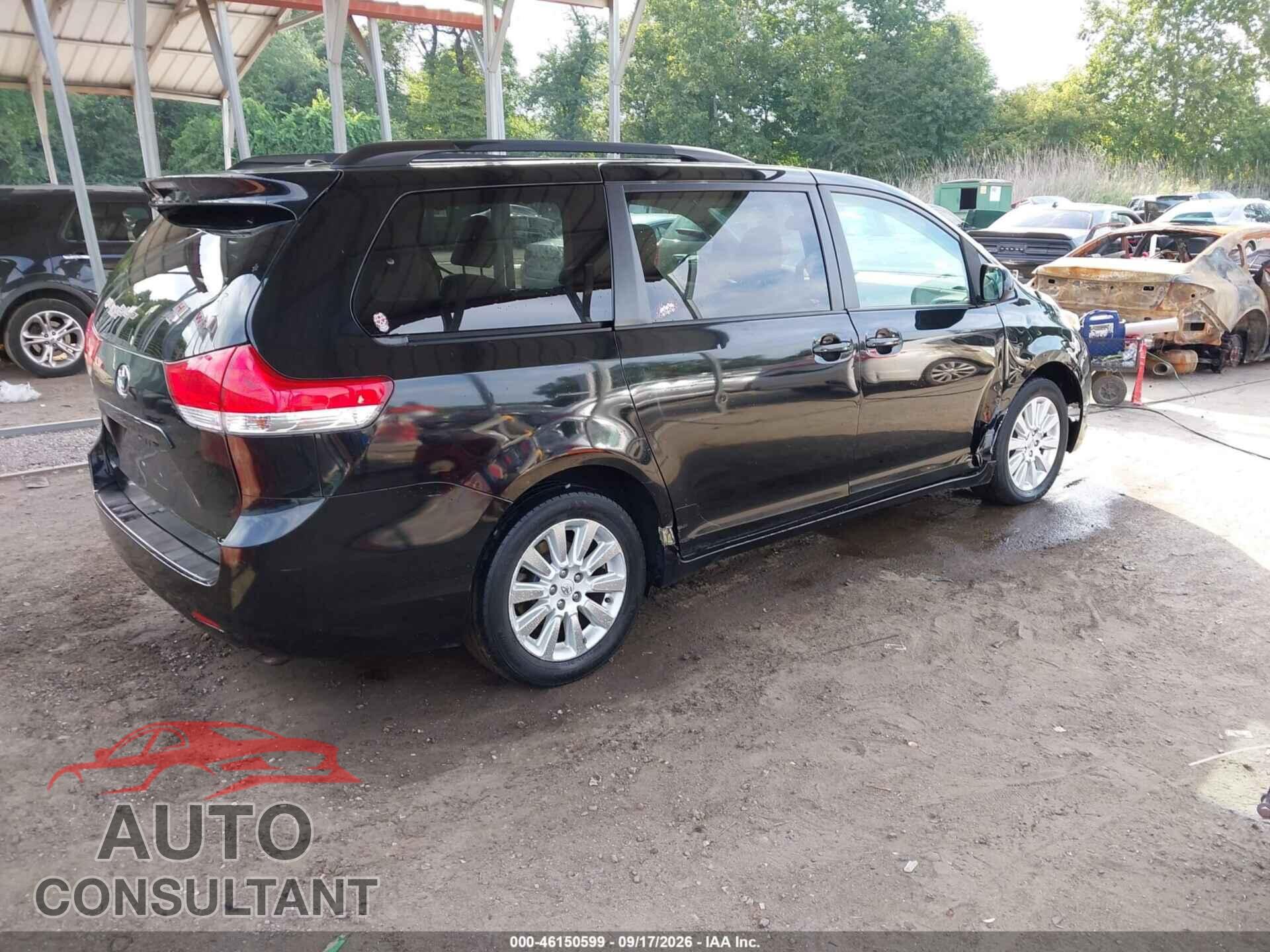 TOYOTA SIENNA 2013 - 5TDJK3DC8DS070482