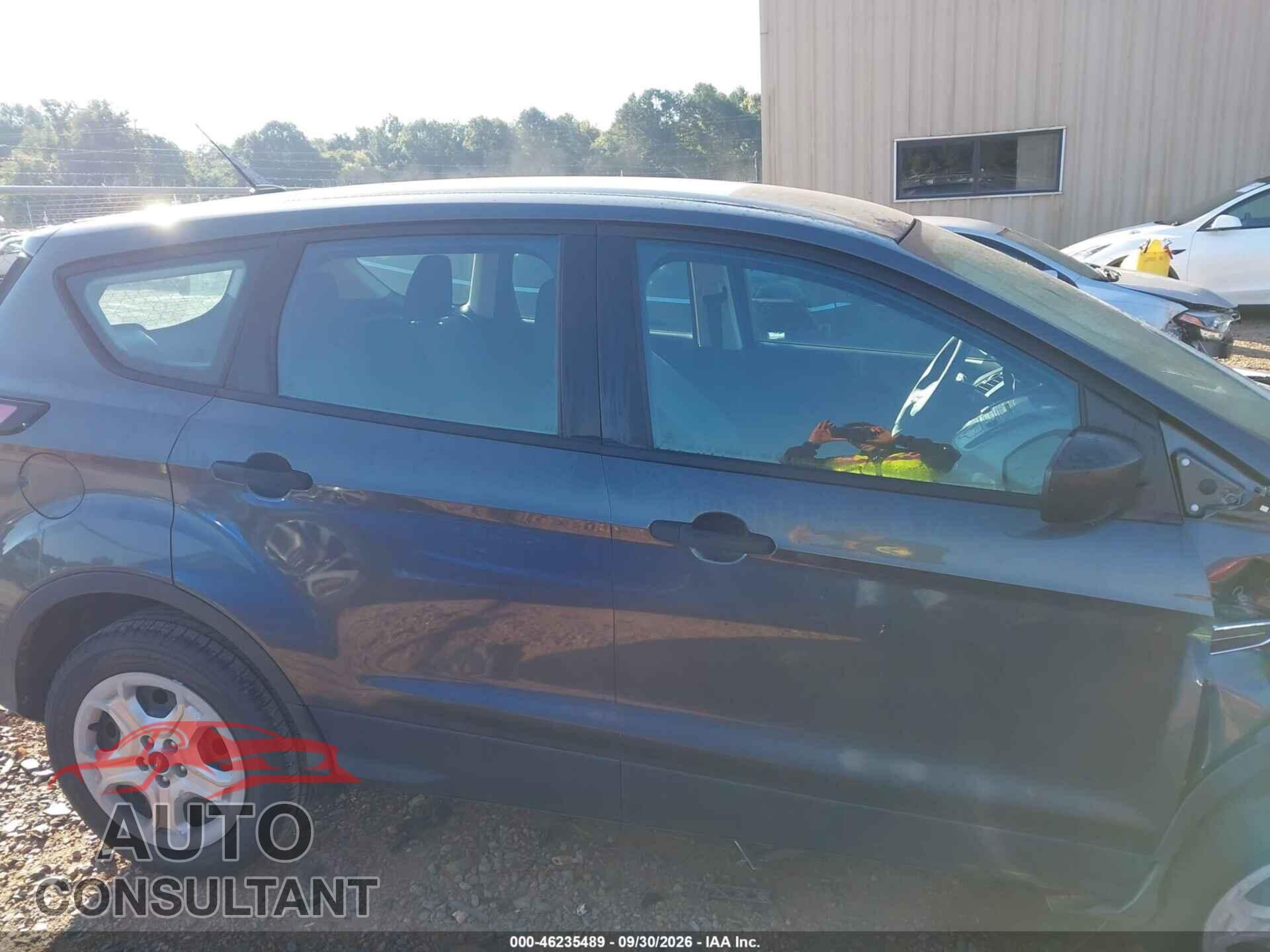 FORD ESCAPE 2017 - 1FMCU0F77HUE01230