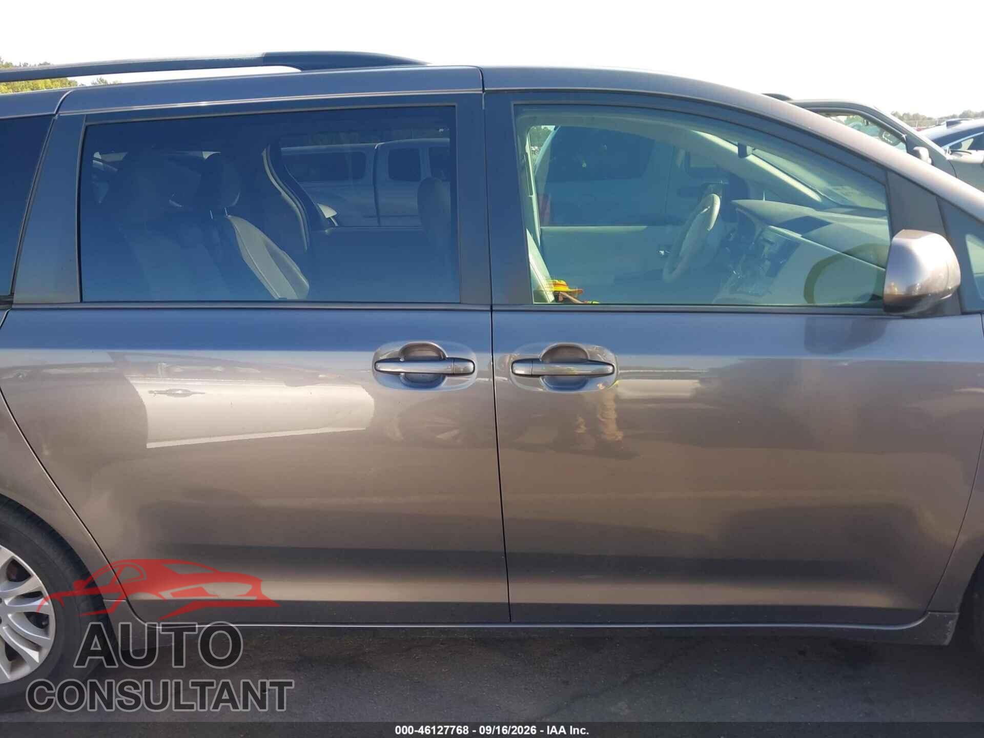 TOYOTA SIENNA 2013 - 5TDYK3DC8DS298867