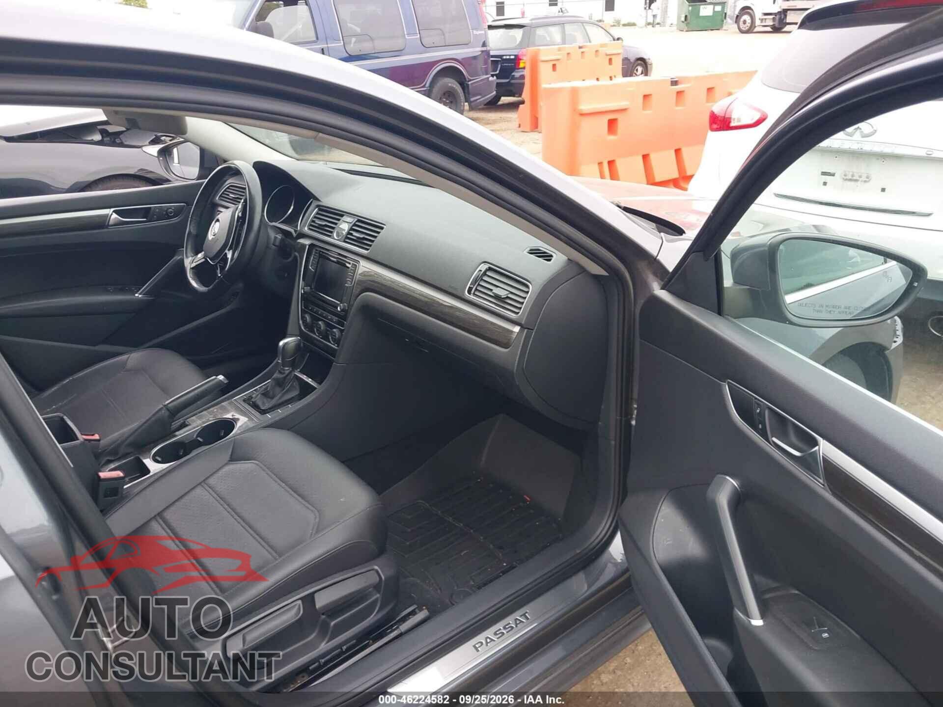 VOLKSWAGEN PASSAT 2017 - 1VWGT7A33HC065519