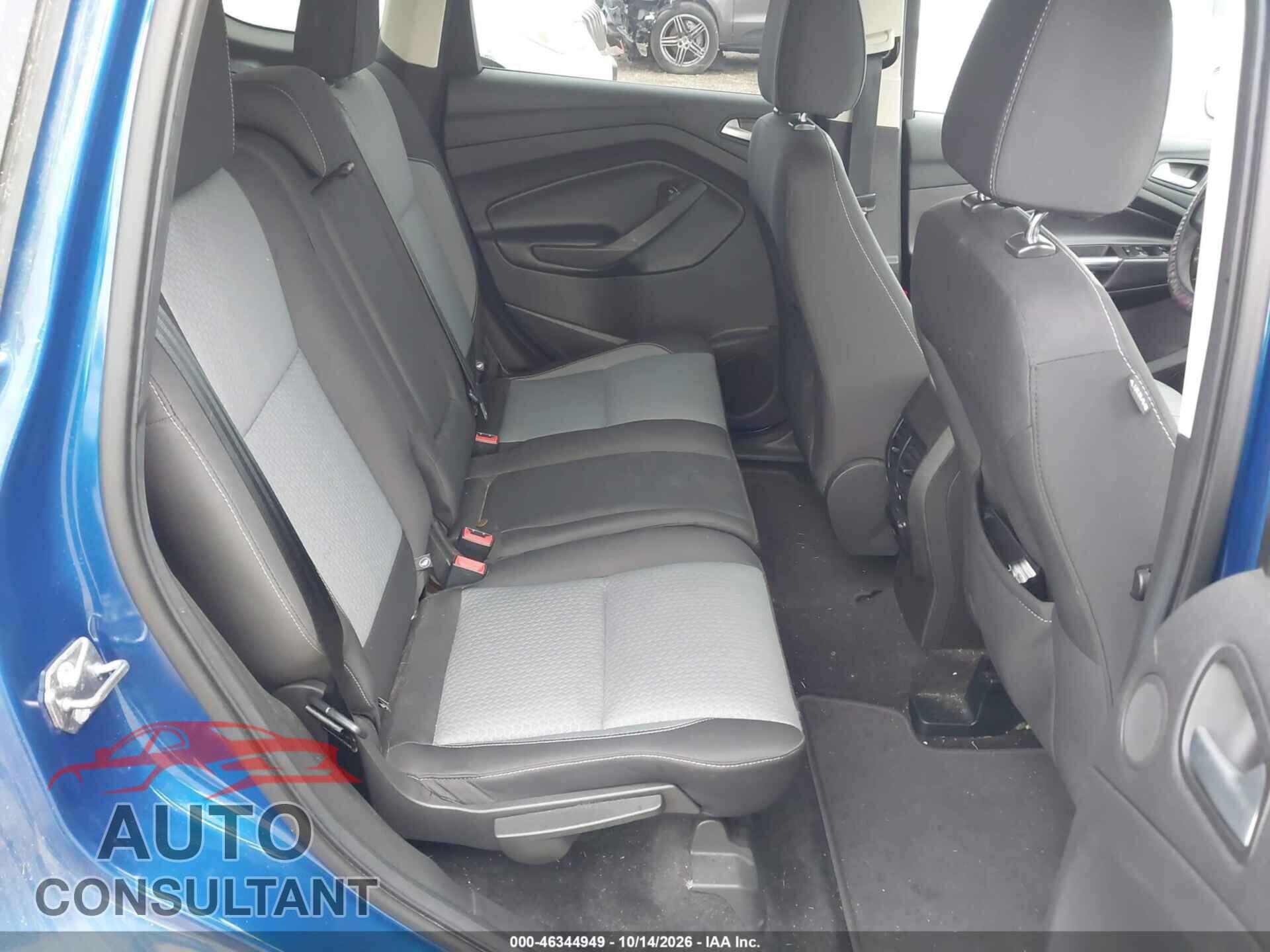 FORD ESCAPE 2017 - 1FMCU0GD0HUD82217