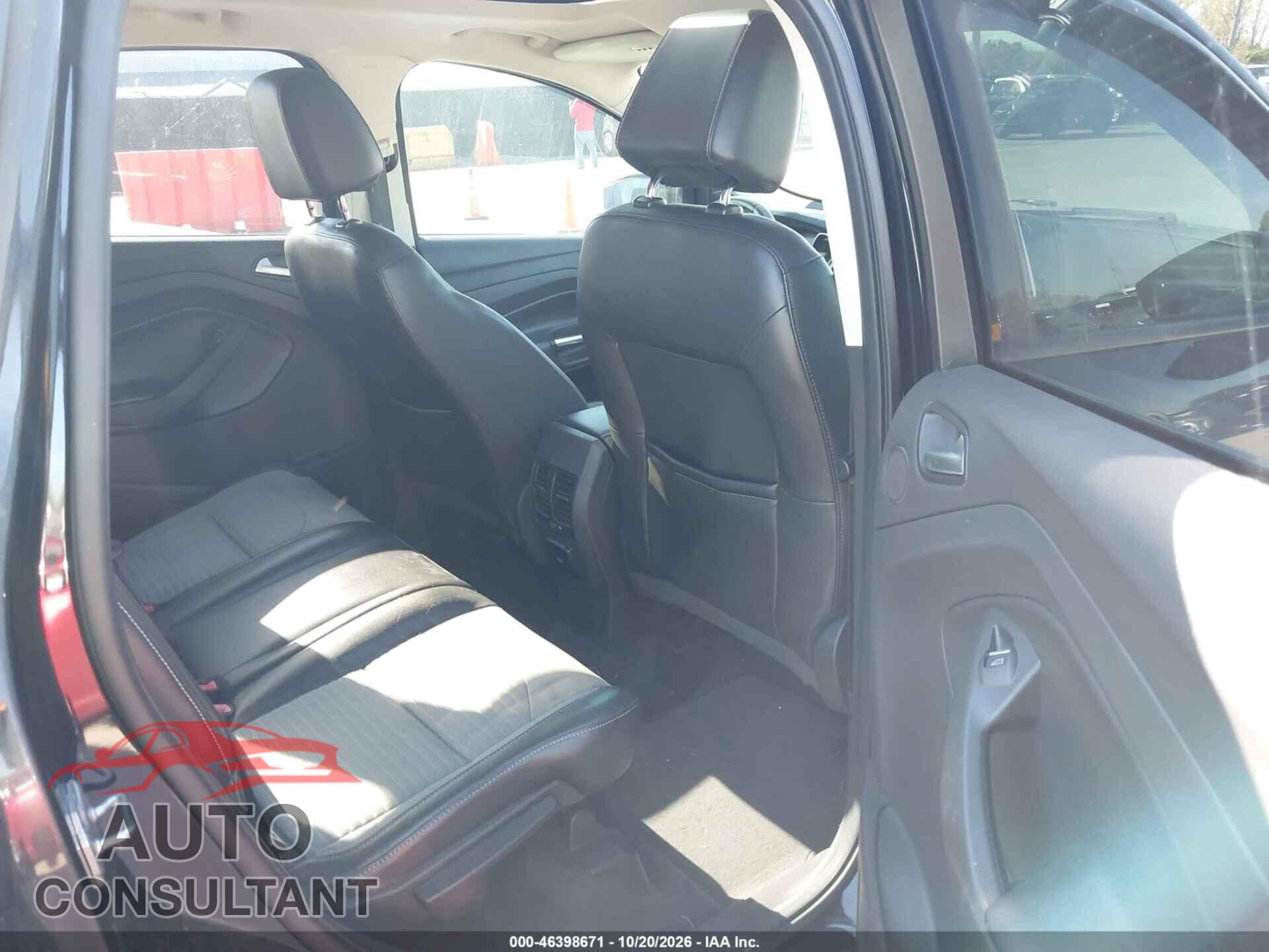 FORD ESCAPE 2017 - 1FMCU9J99HUB58355