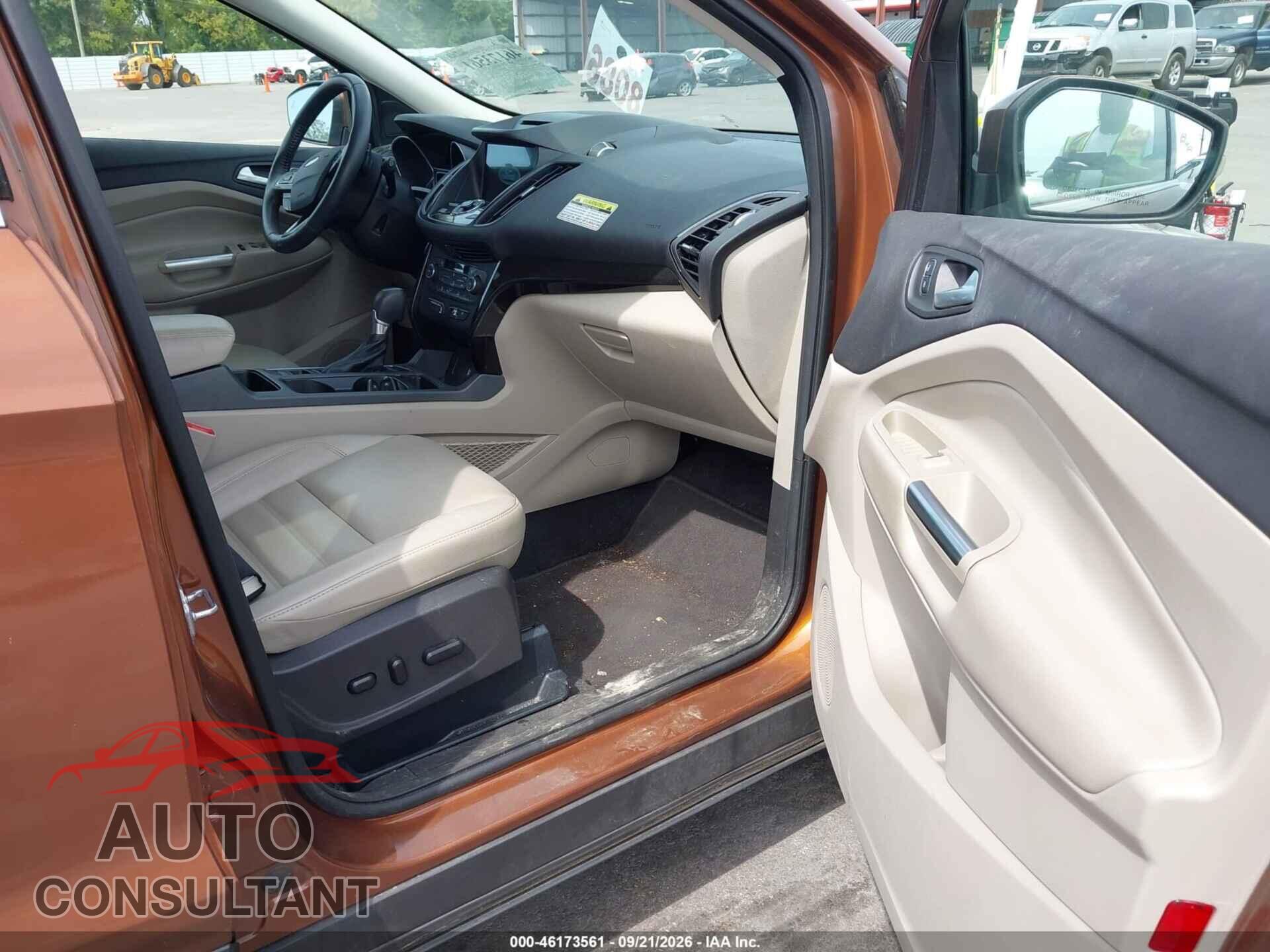 FORD ESCAPE 2017 - 1FMCU0JD5HUB78747