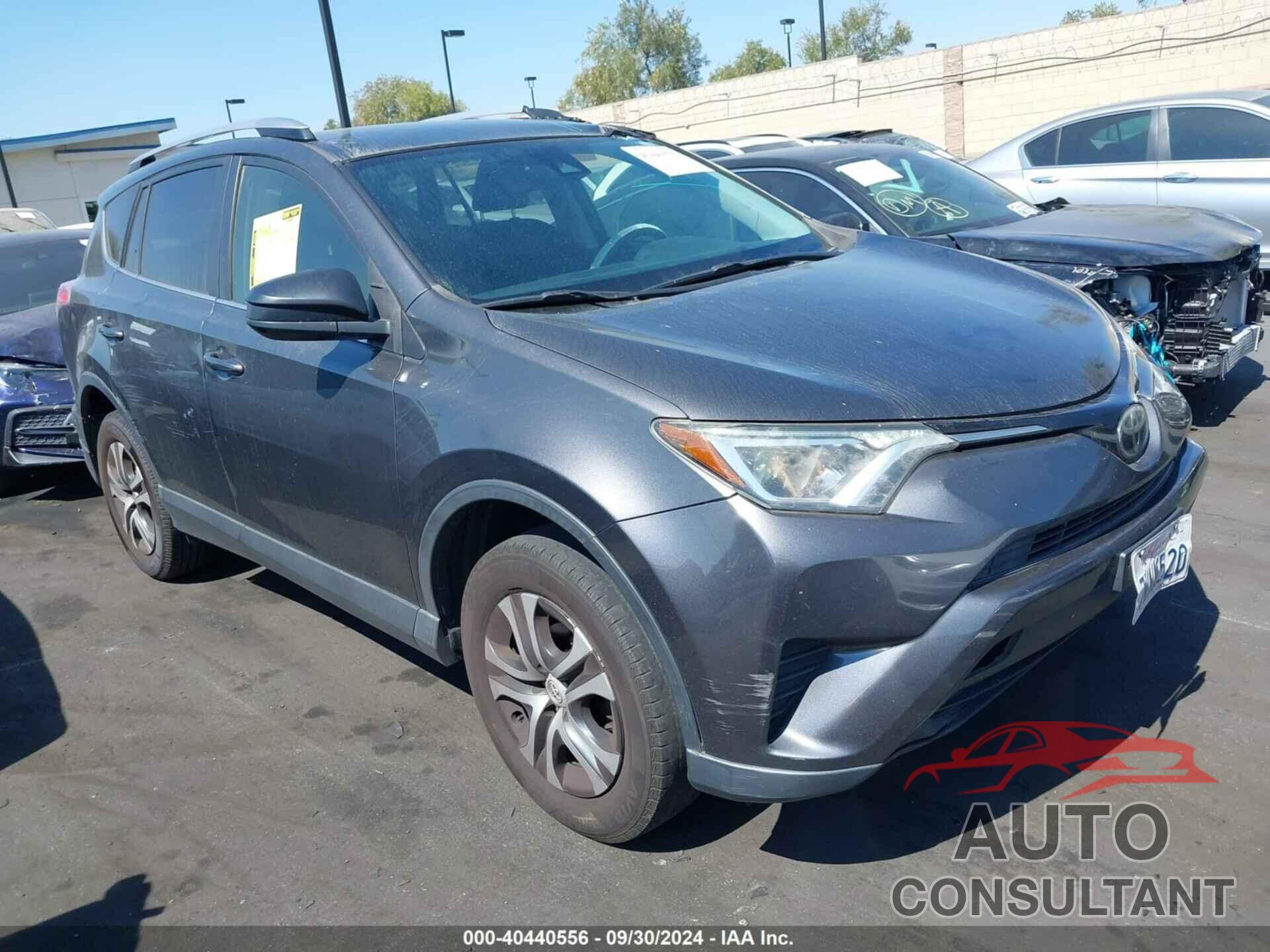 TOYOTA RAV4 2017 - JTMZFREV9HJ121257