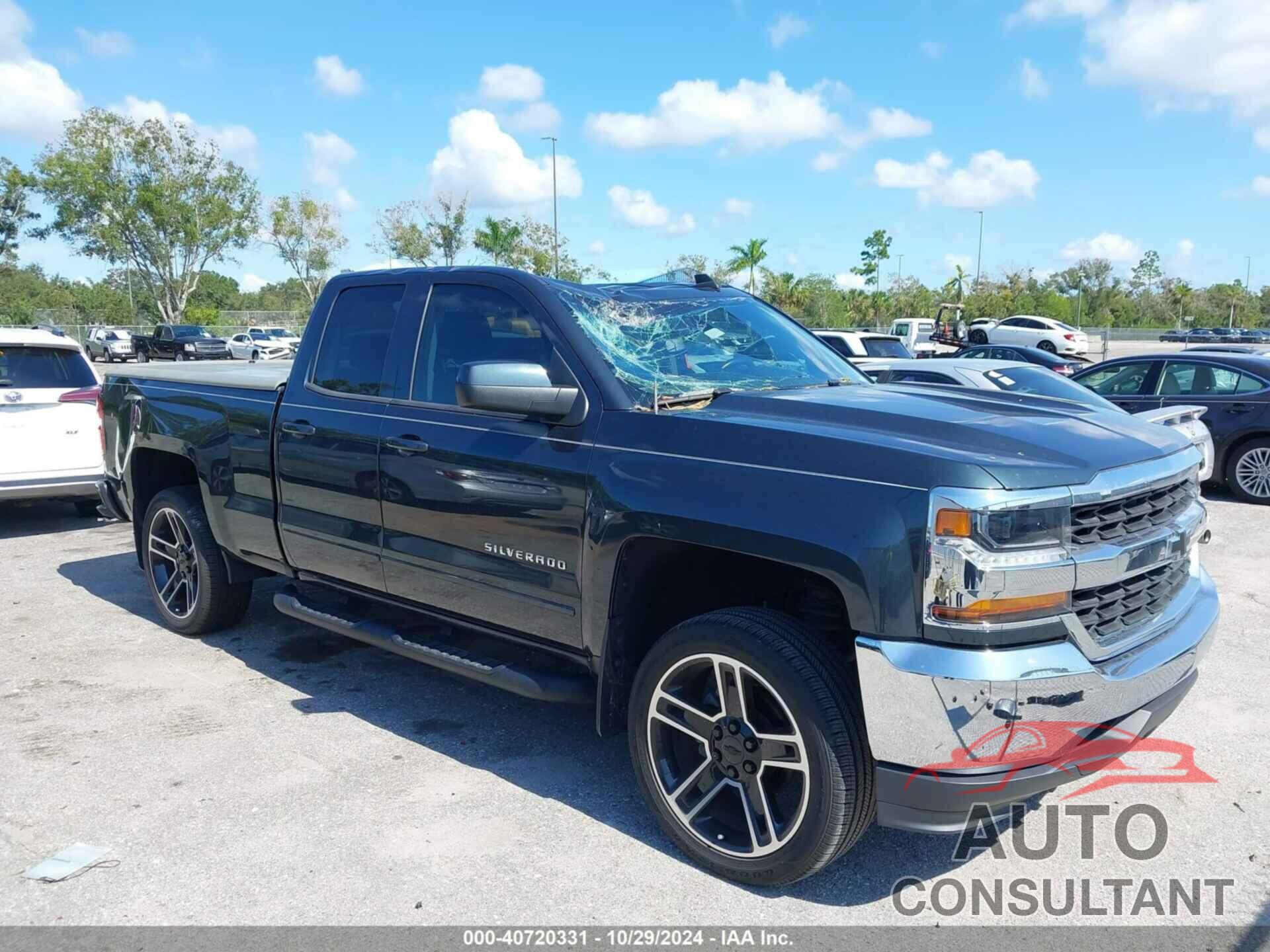 CHEVROLET SILVERADO 1500 2018 - 1GCRCREH9JZ289815