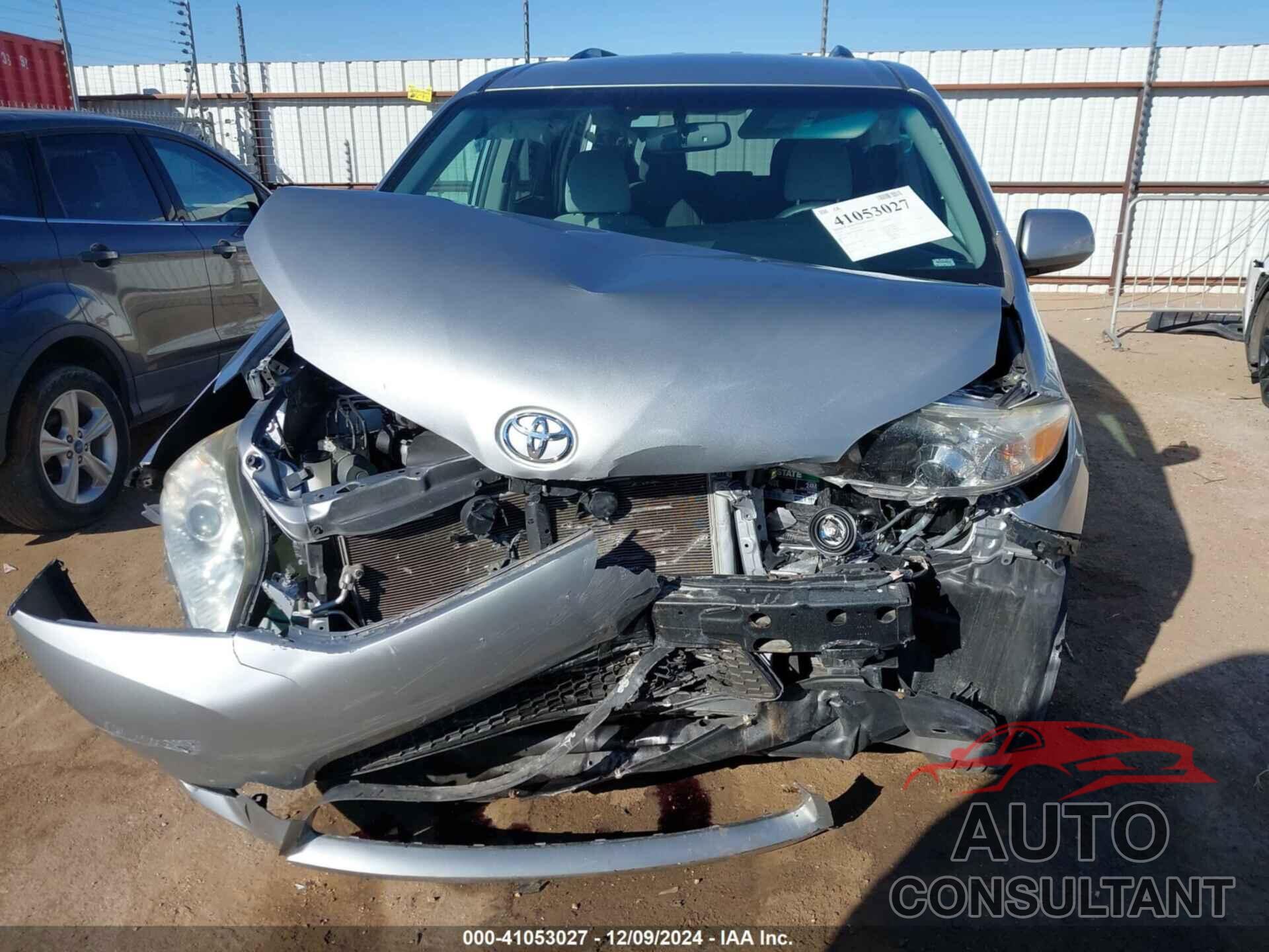 TOYOTA SIENNA 2015 - 5TDKK3DC8FS587613