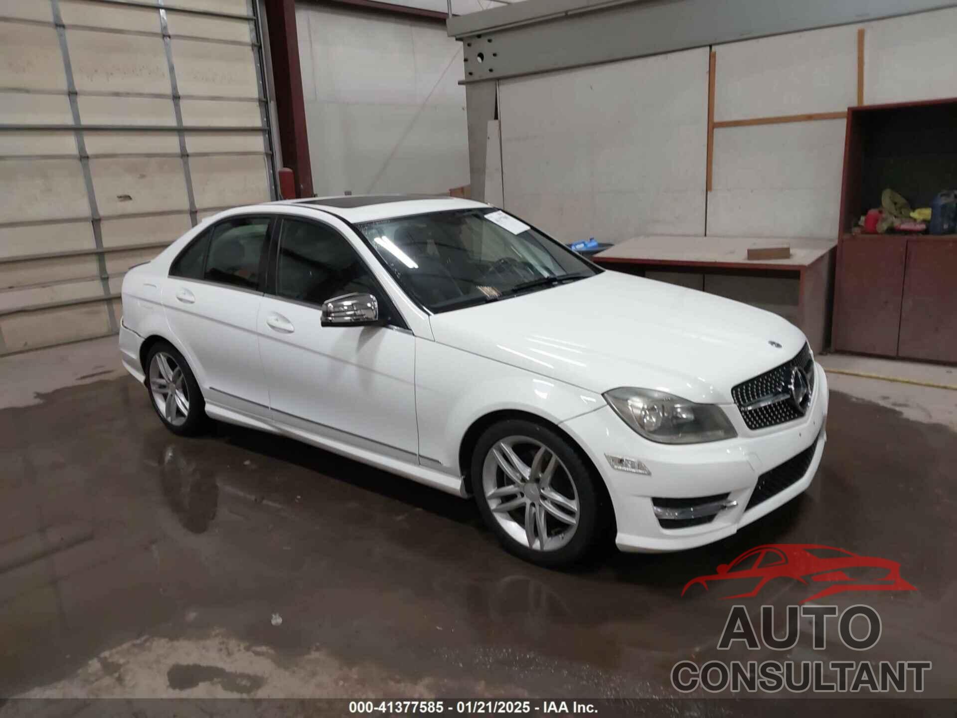 MERCEDES-BENZ C 250 2013 - WDDGF4HB5DR282489