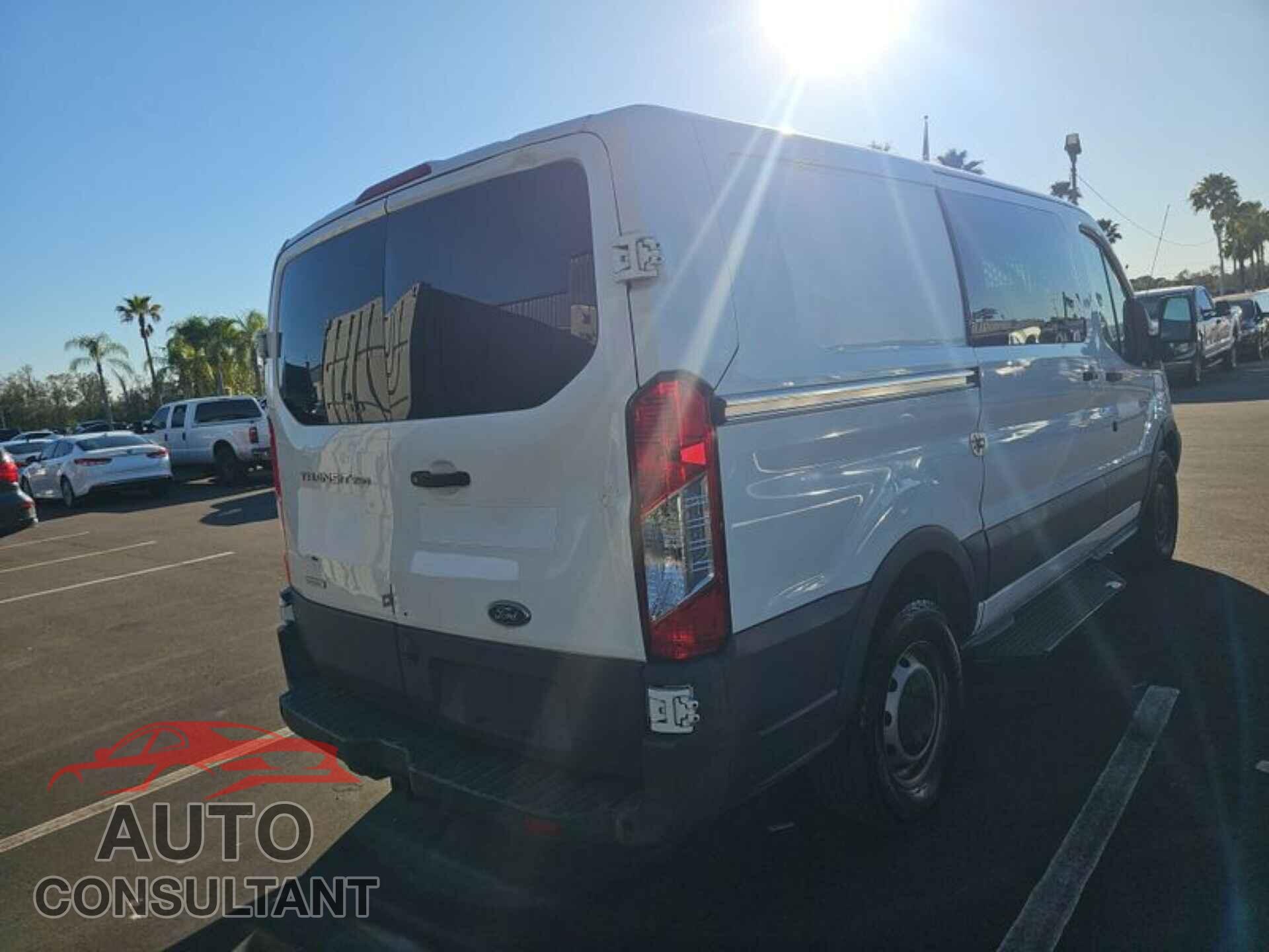 FORD TRANSIT 2018 - 1FTYR1YGXJKA87492