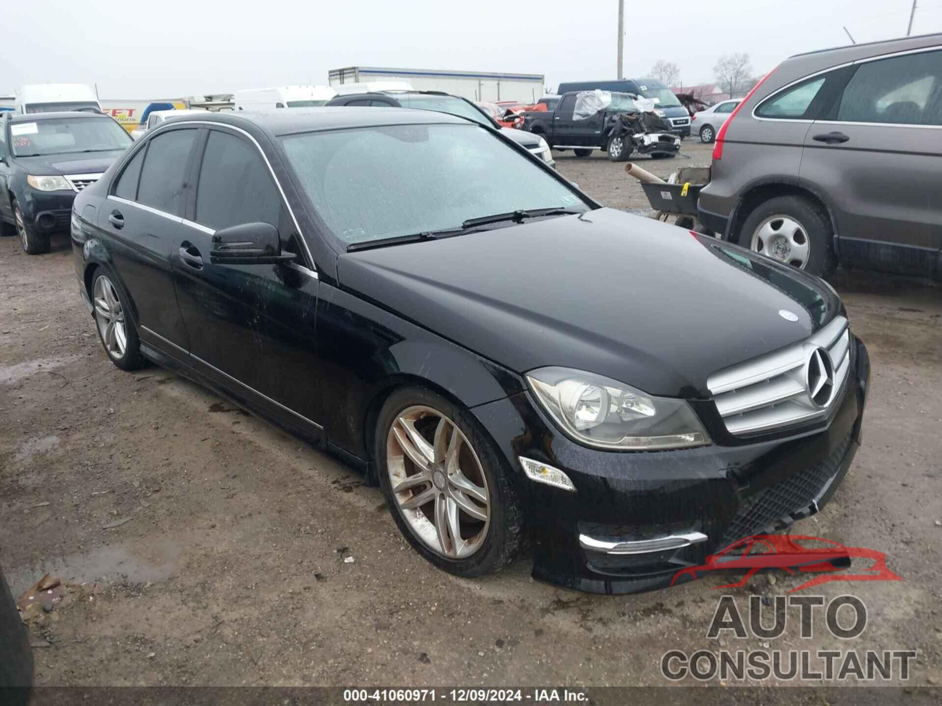 MERCEDES-BENZ C 300 2013 - WDDGF8AB4DR240946