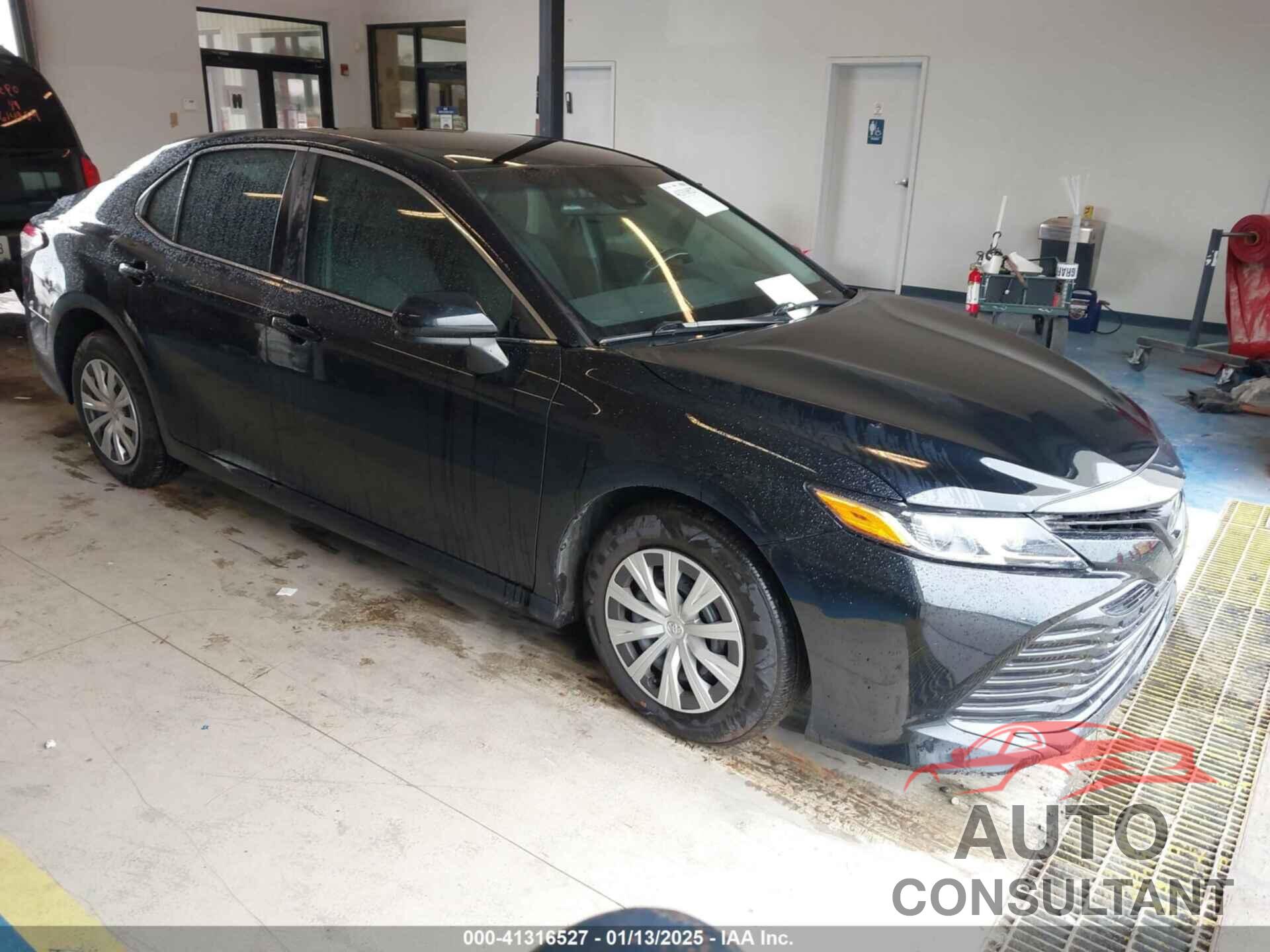 TOYOTA CAMRY 2018 - 4T1B11HK3JU662730