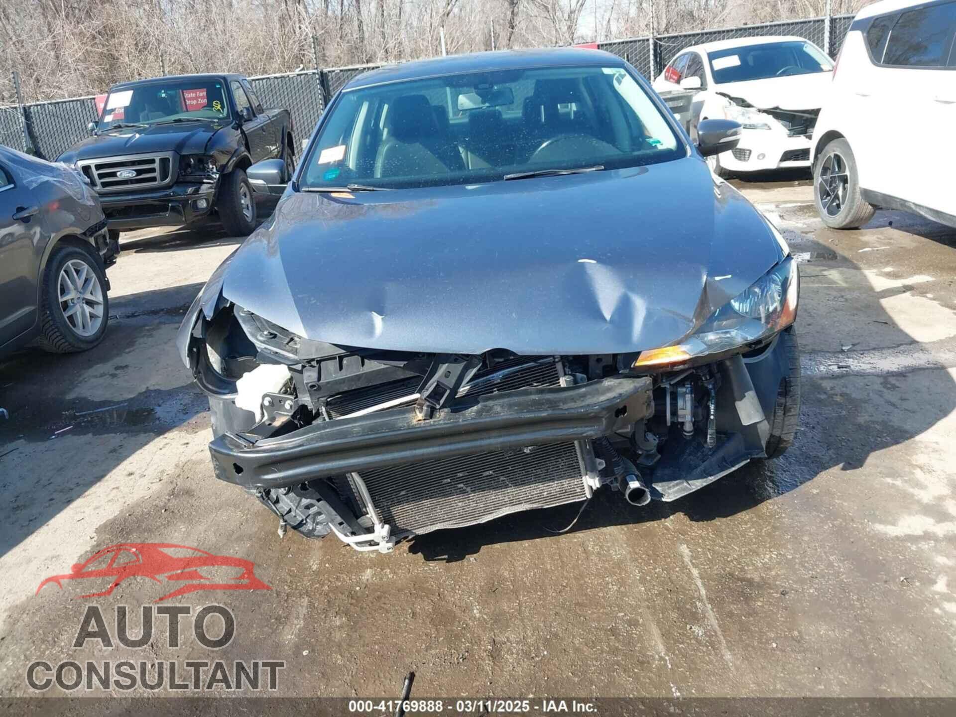 VOLKSWAGEN PASSAT 2015 - 1VWAT7A33FC015366