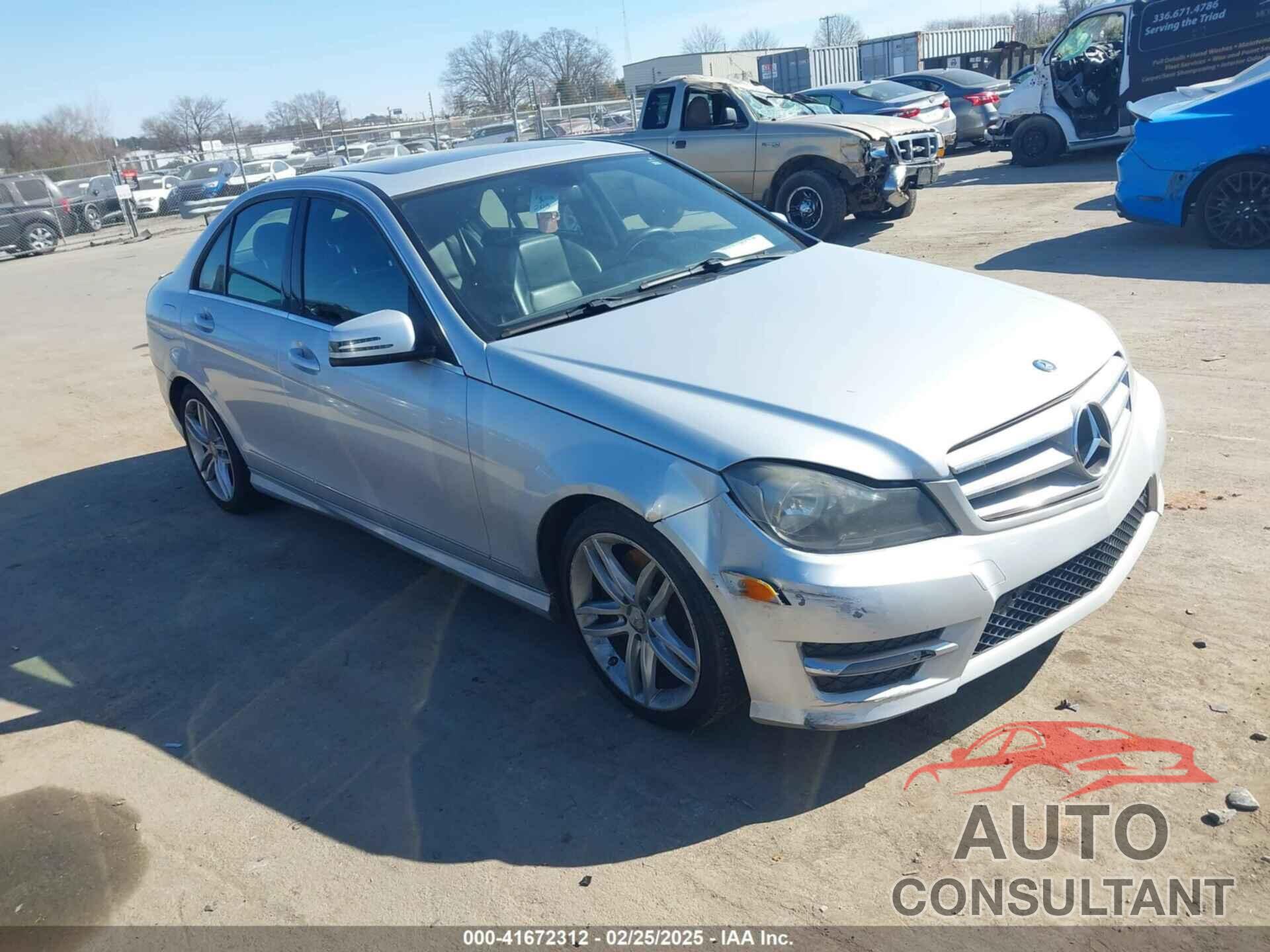 MERCEDES-BENZ C 300 2013 - WDDGF8AB2DR300576