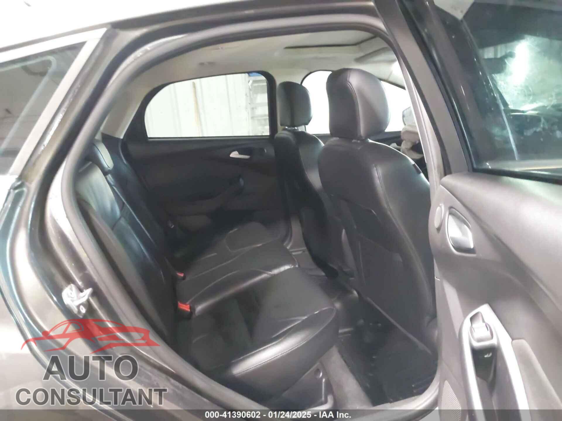 FORD FOCUS 2015 - 1FADP3N20FL269122