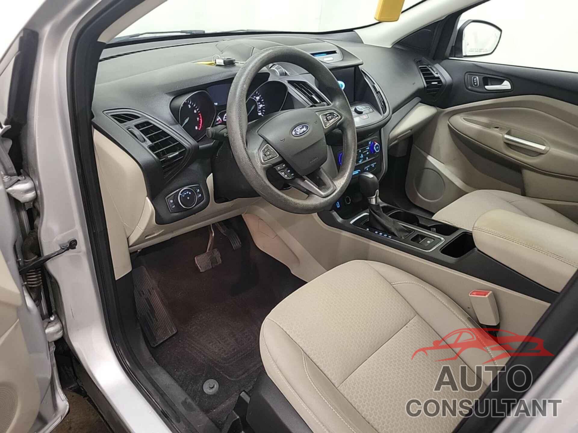 FORD ESCAPE 2017 - 1FMCU0GD0HUD45524