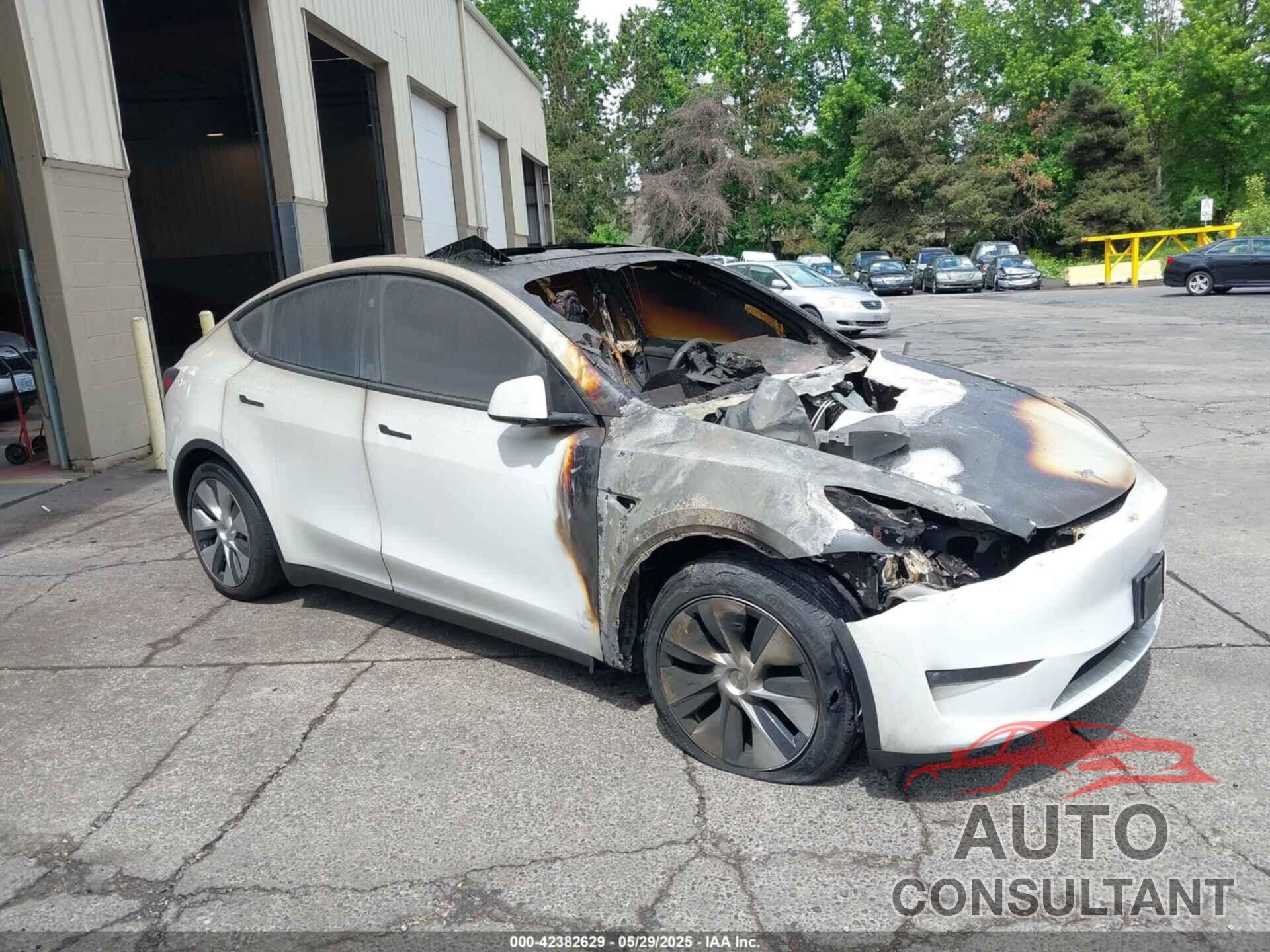 TESLA MODEL Y 2023 - 7SAYGAEE2PF832799