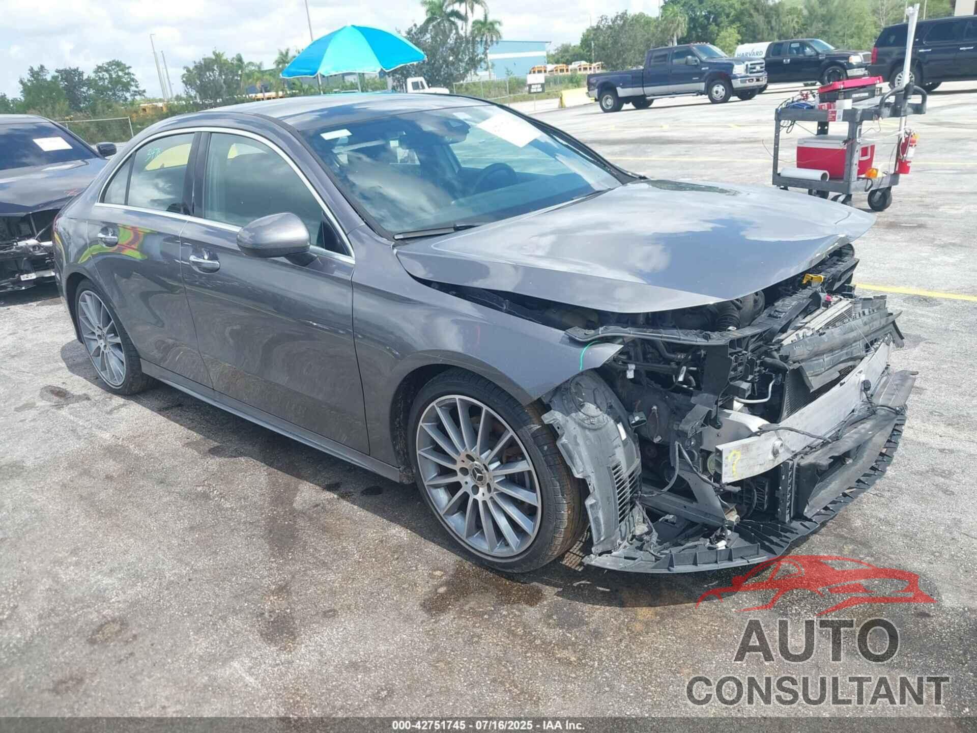 MERCEDES-BENZ A 220 2019 - WDD3G4EB9KW011580