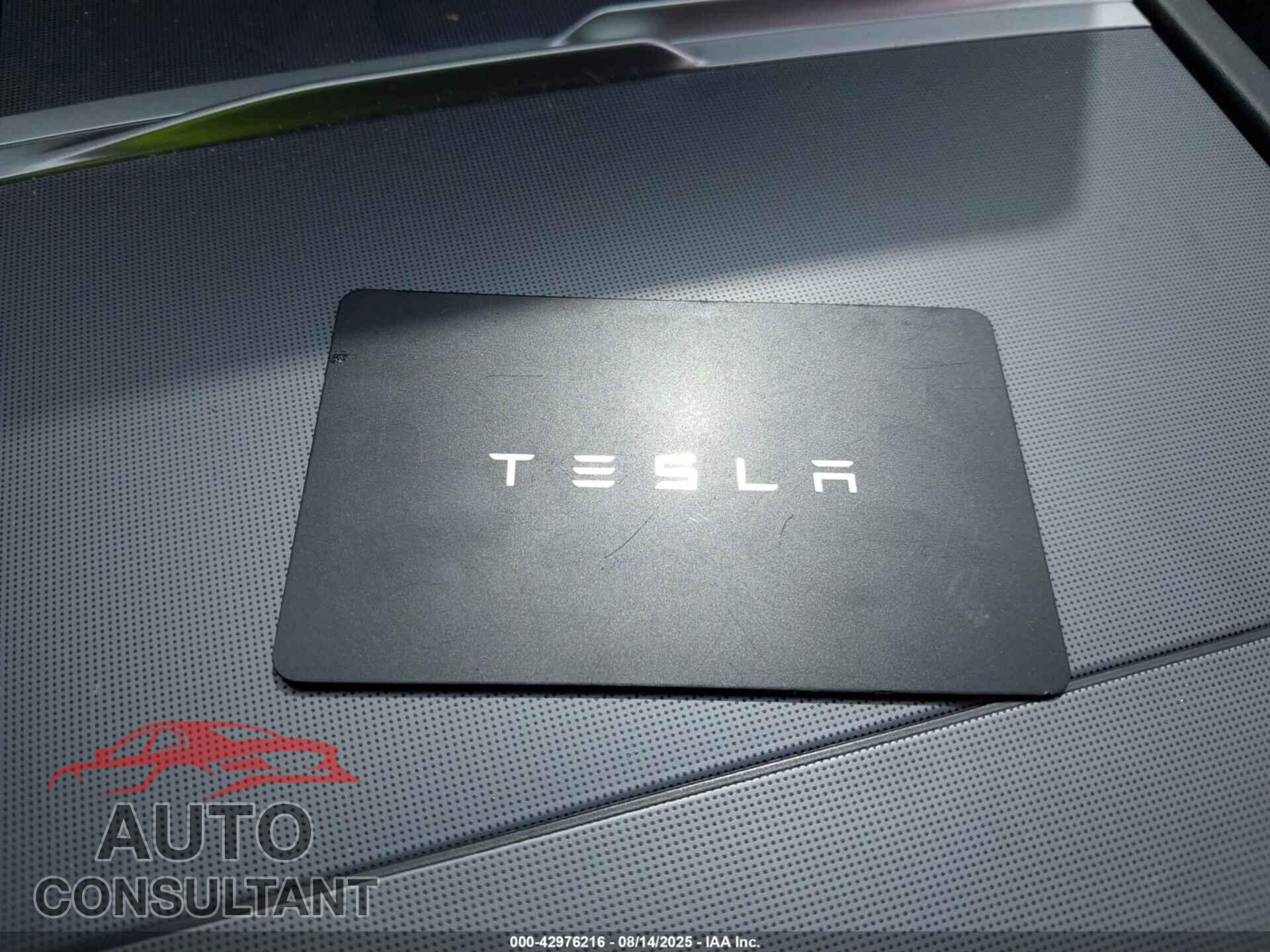 TESLA MODEL 3 2024 - 5YJ3E1EA5RF762924