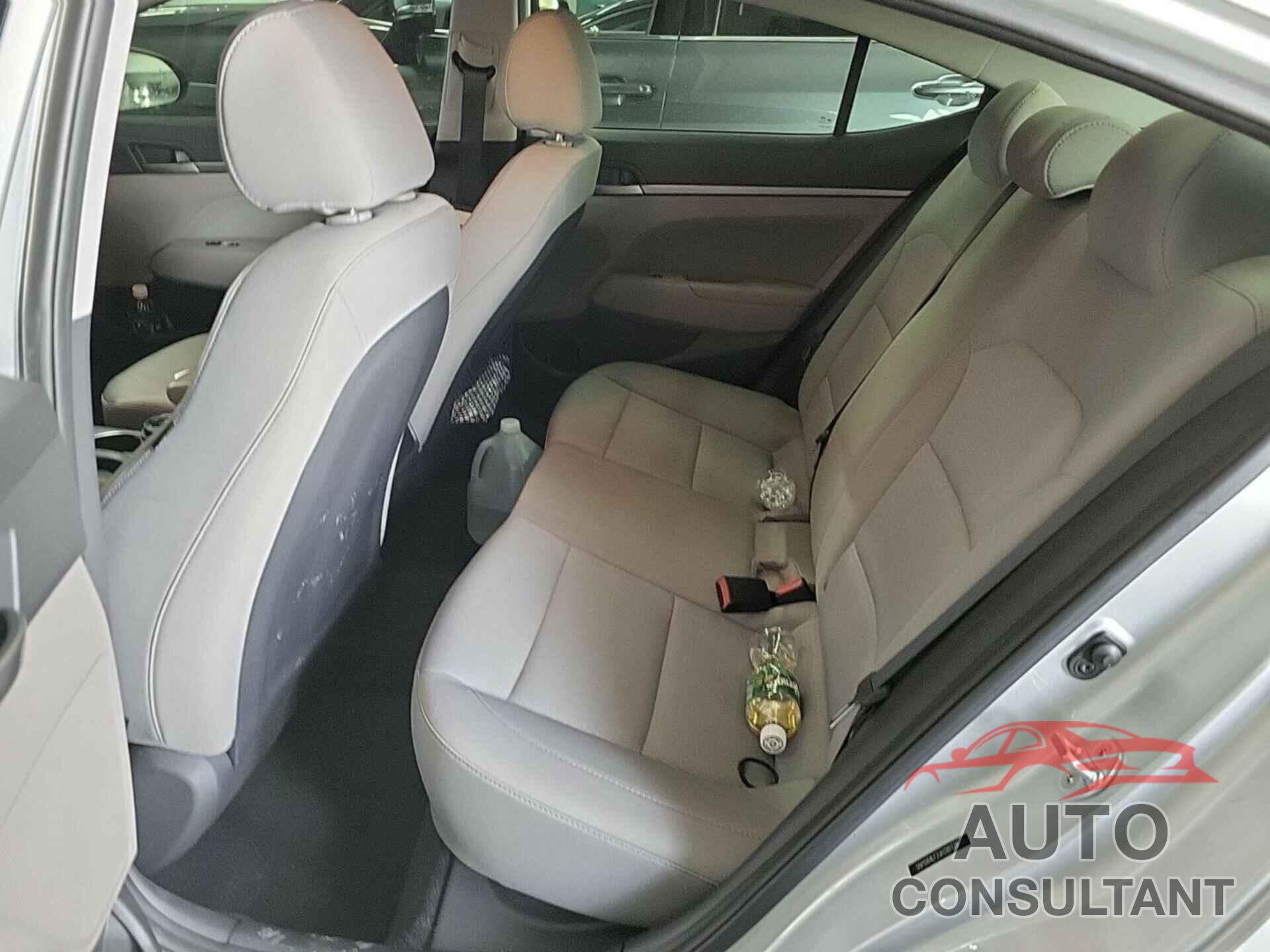 HYUNDAI ELANTRA 2018 - 5NPD84LF2JH281126