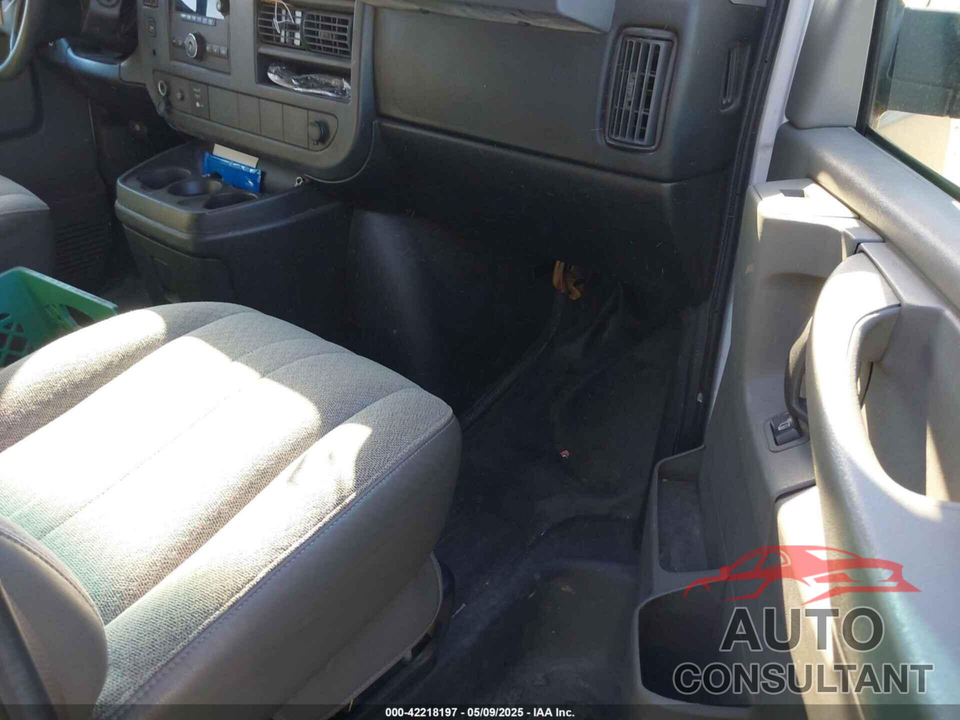 CHEVROLET EXPRESS 2500 2011 - 1GCWGFCG6B1120481