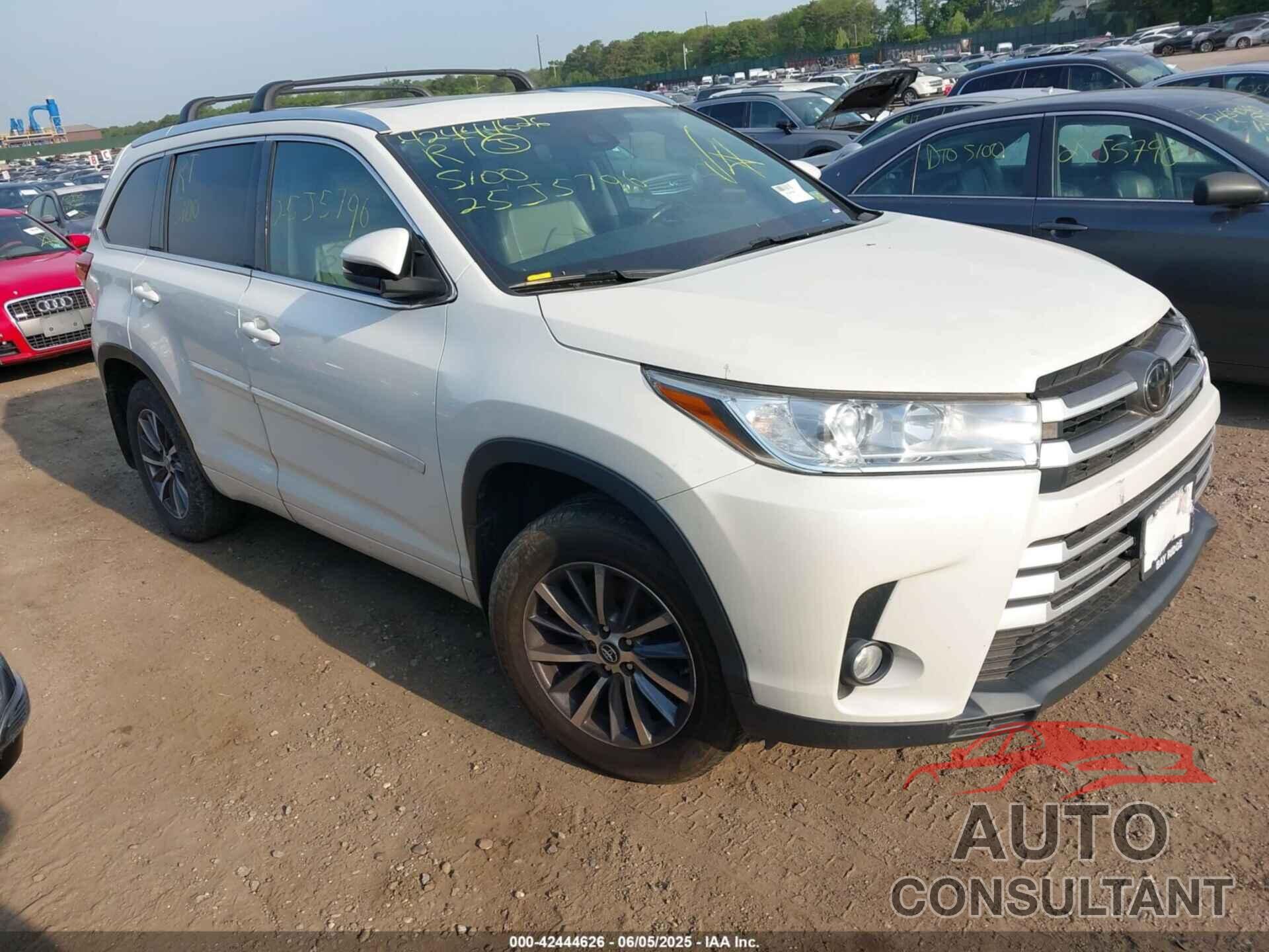 TOYOTA HIGHLANDER 2018 - 5TDJZRFH4JS548660