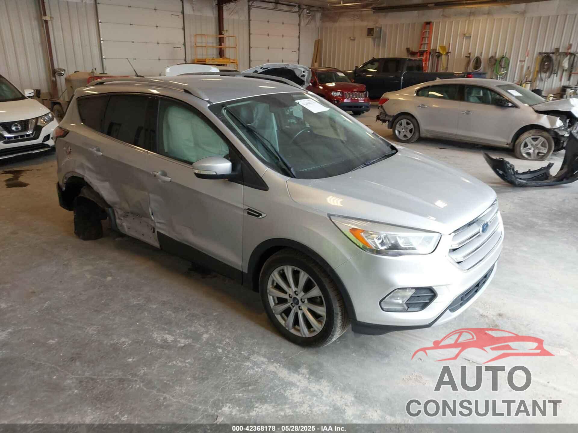 FORD ESCAPE 2017 - 1FMCU9JD5HUD32944