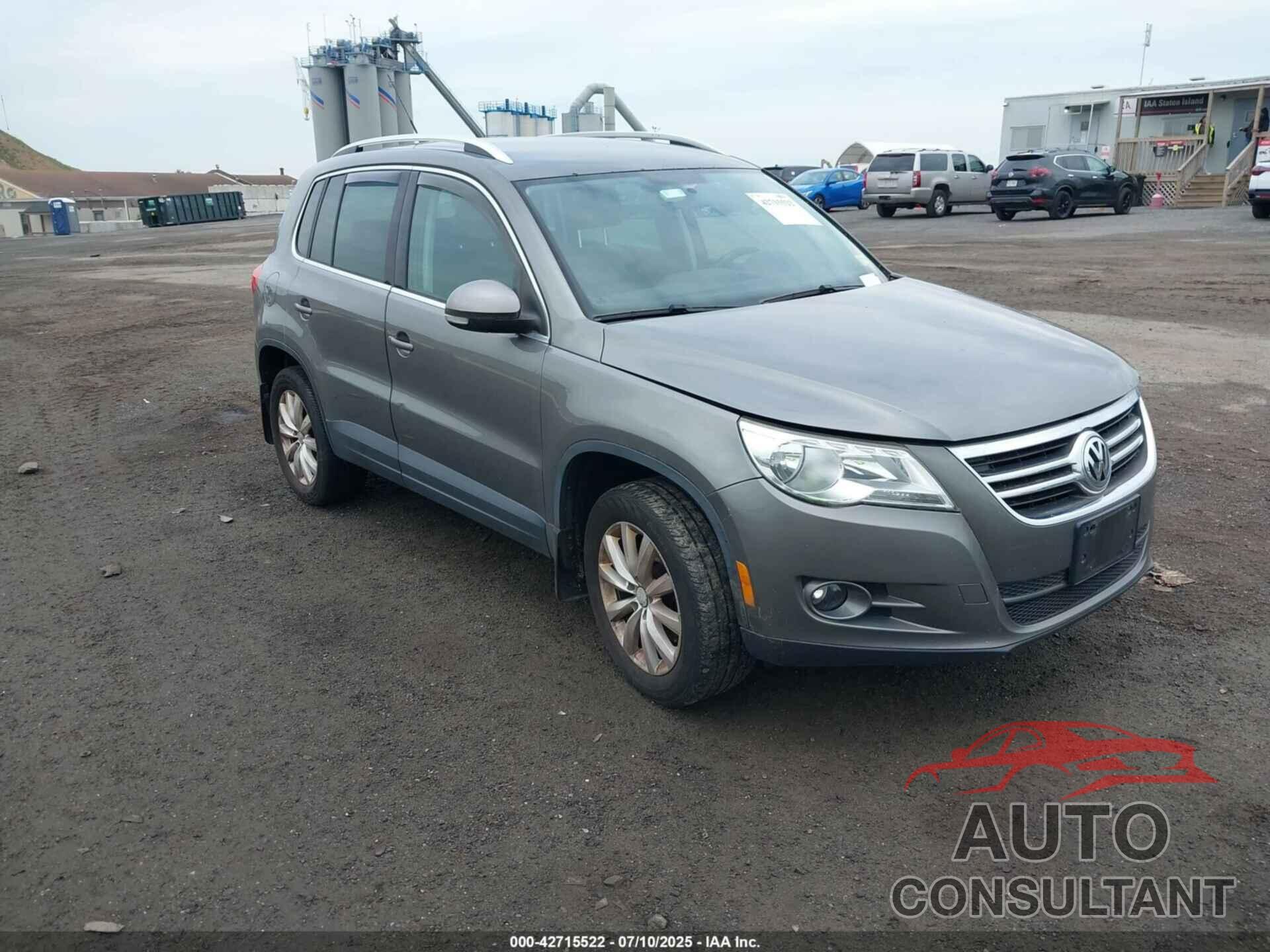 VOLKSWAGEN TIGUAN 2011 - WVGBV7AX7BW558552